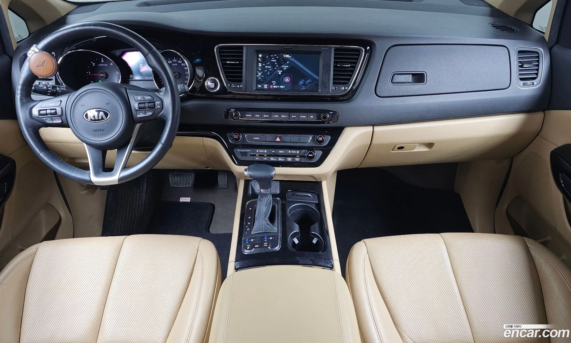 Kia Carnival 2017 KNAME81ABHS318035 — 3