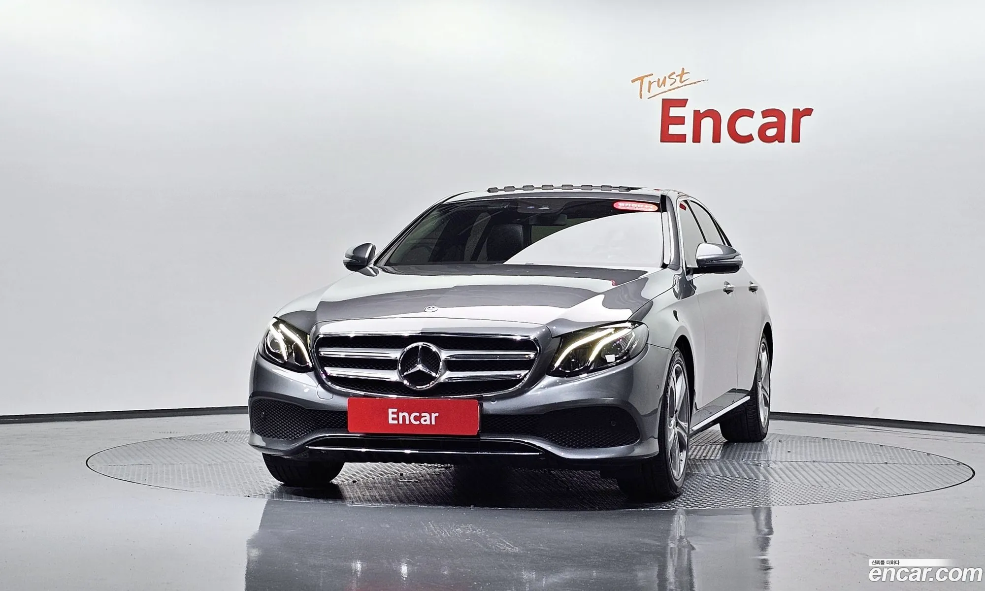 Mercedes-Benz E-Class W213 2017 WDDZF4CB4JA360111 — 2