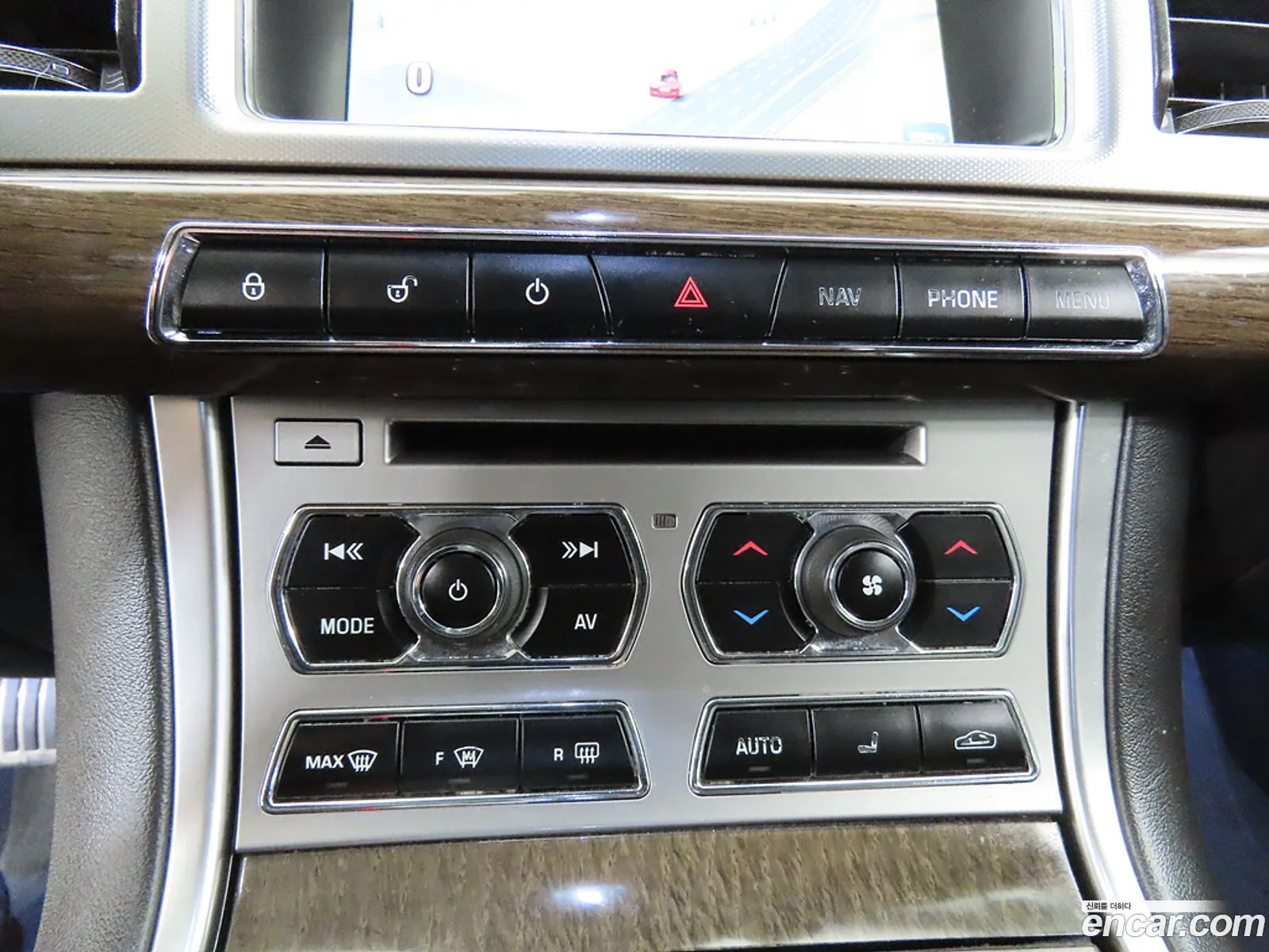 Jaguar XF 2014 — 16