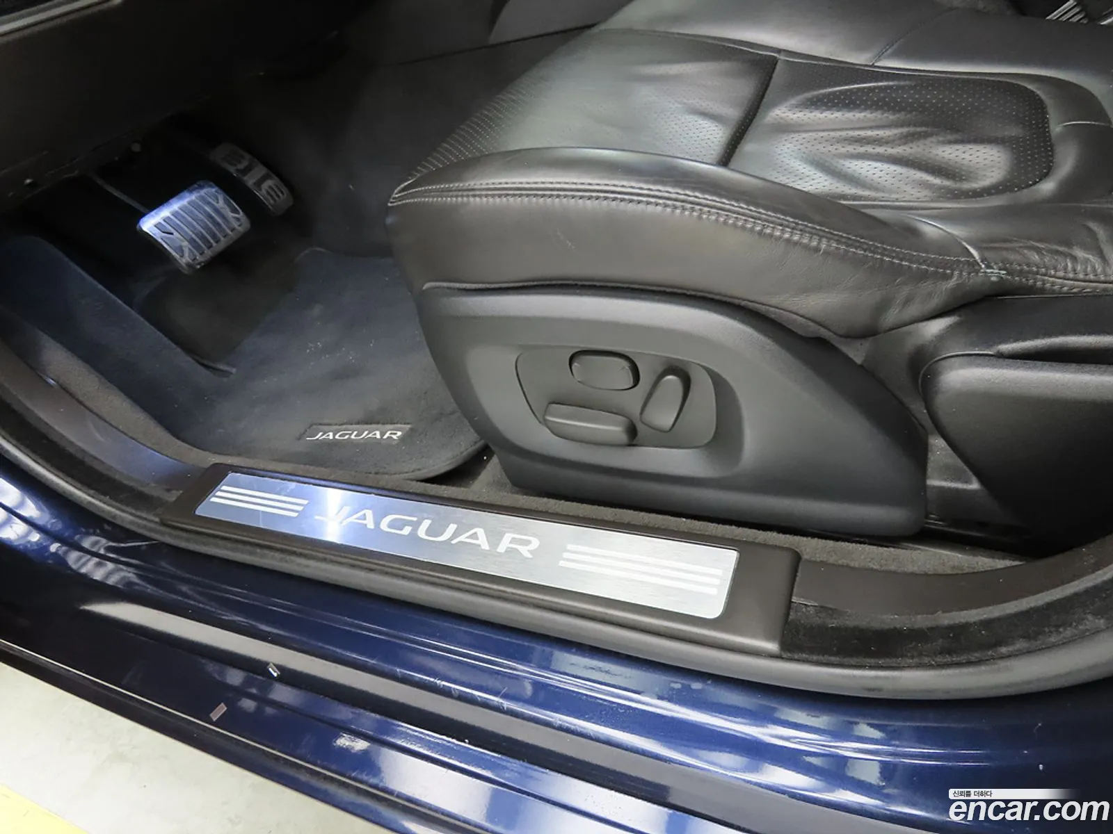 Jaguar XF 2014 — 12