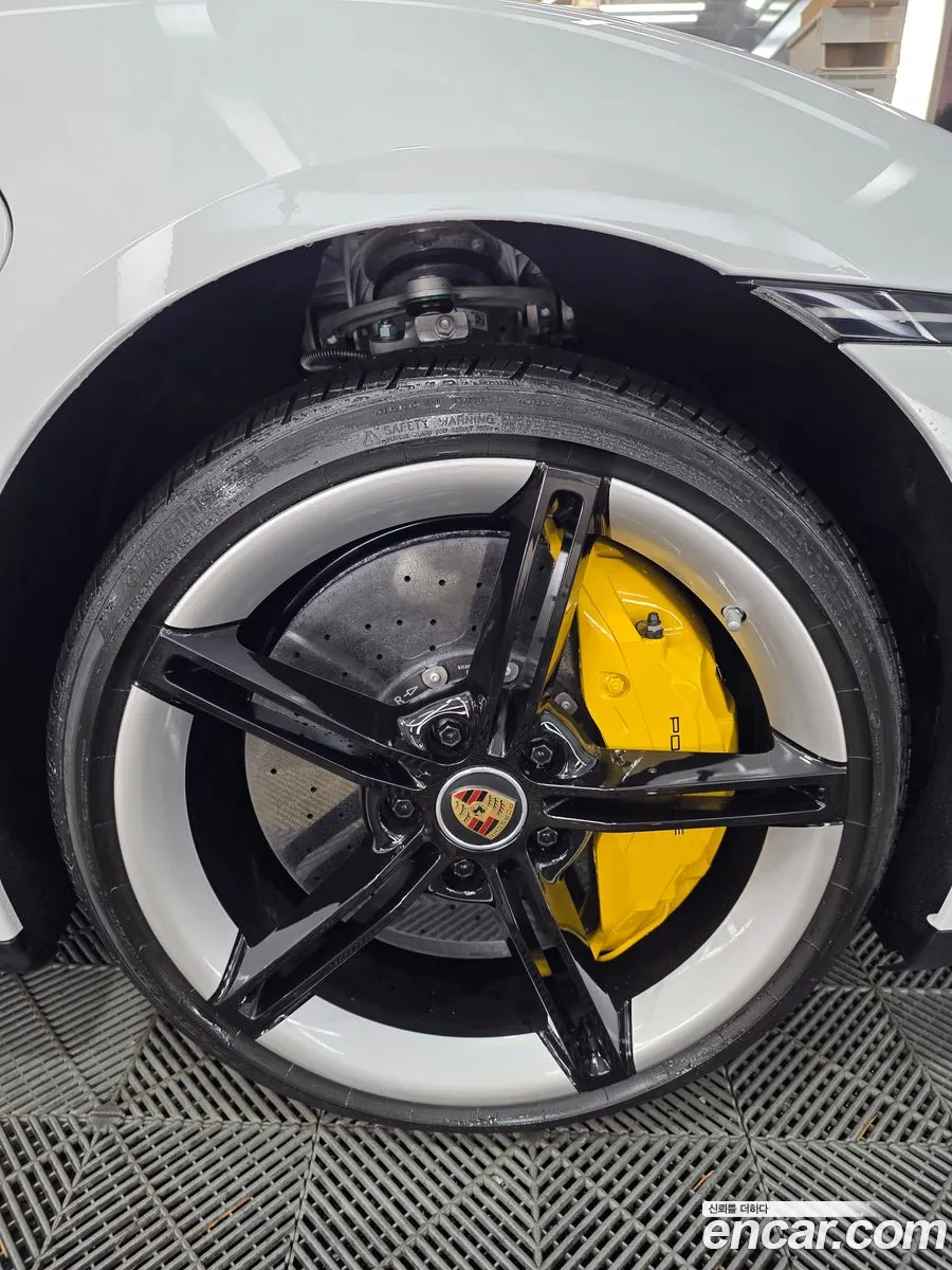 Porsche Taycan 2024 — 9