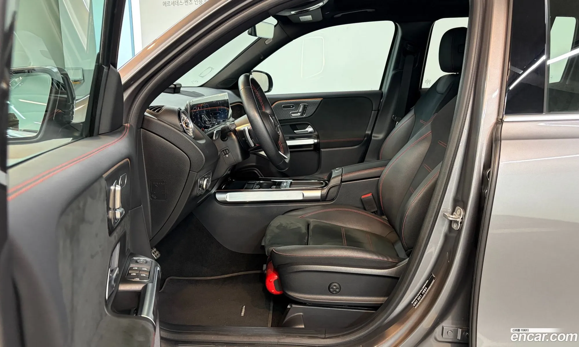 Mercedes-Benz GLB-Class X247 2025 — 18
