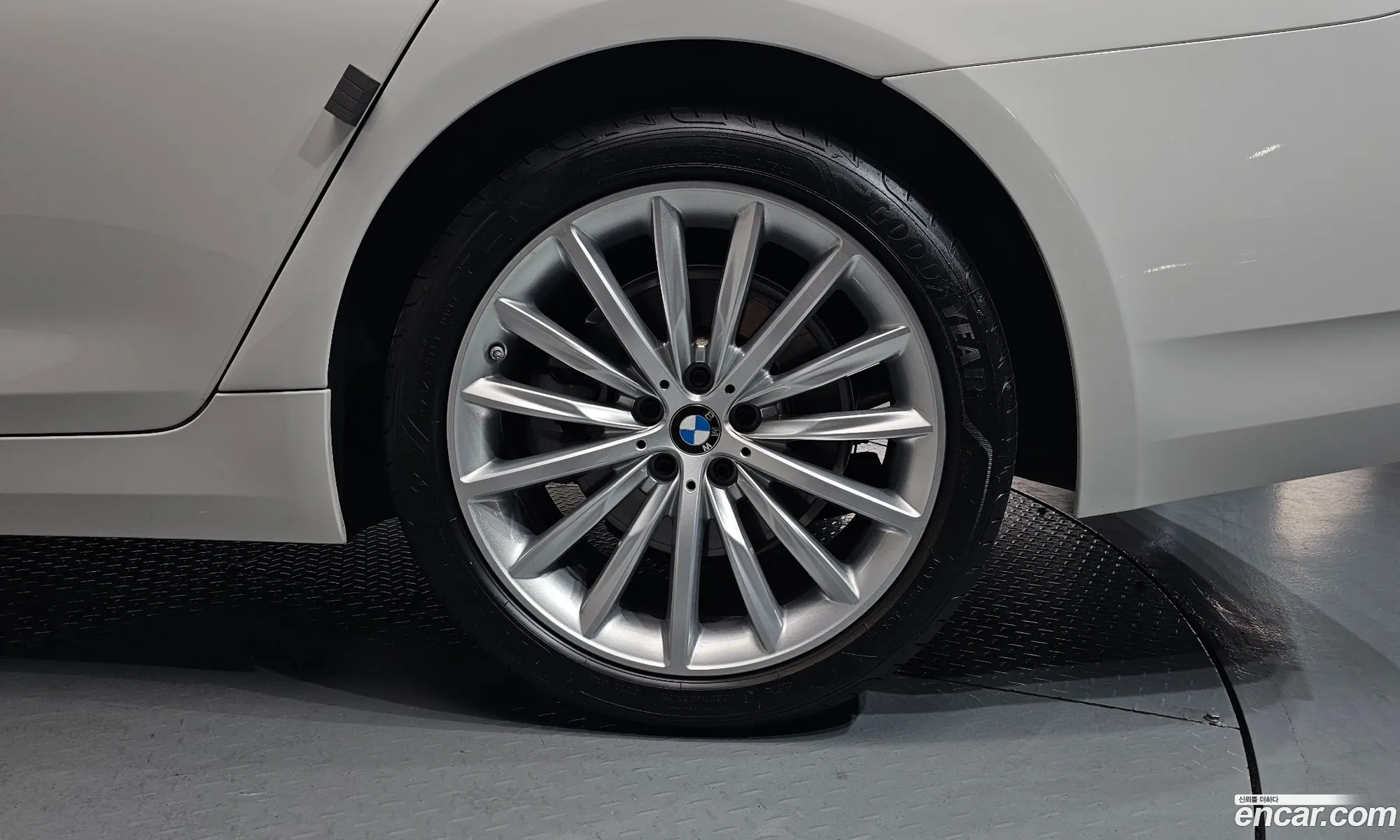BMW 5 Series 2023 — 12