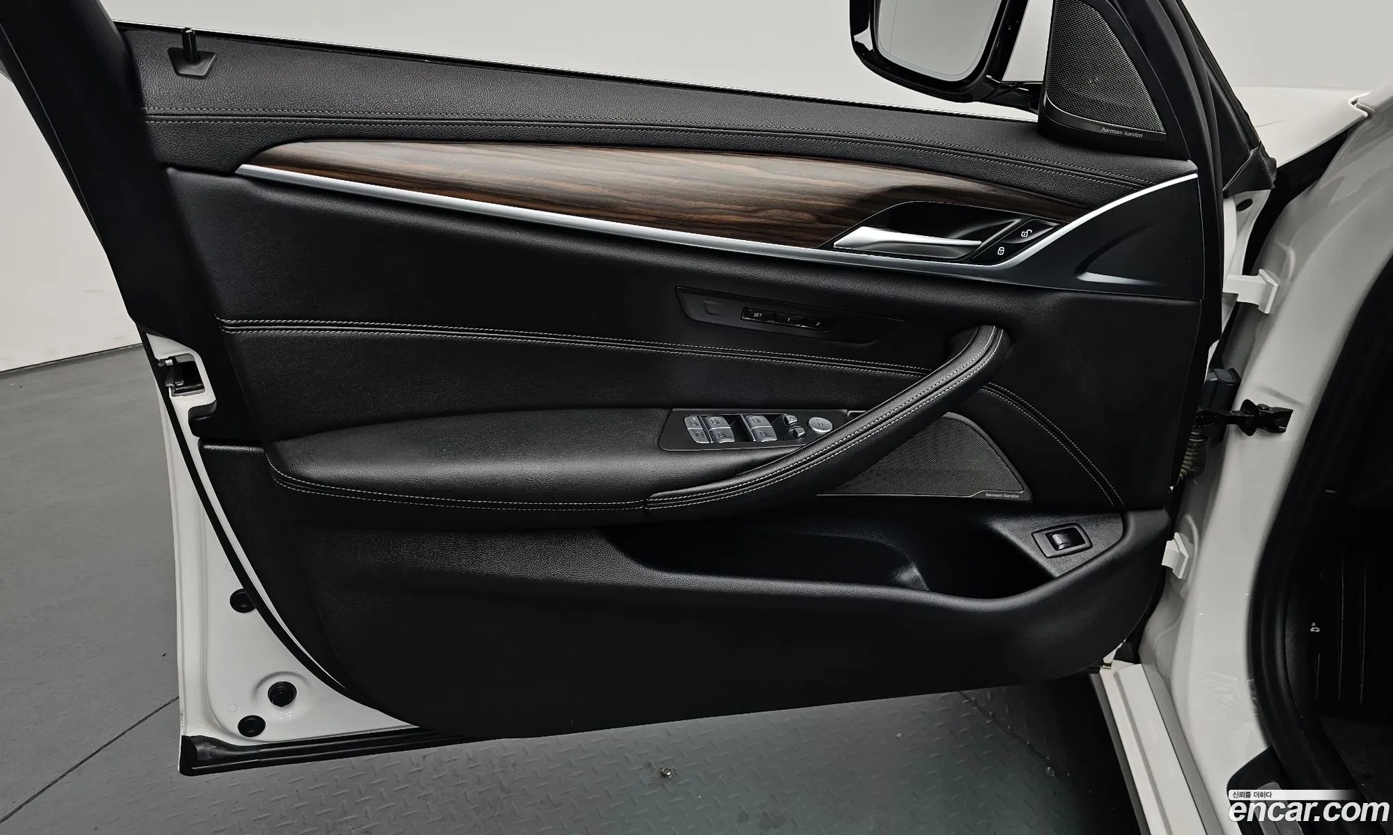 BMW 5 Series 2023 — 27