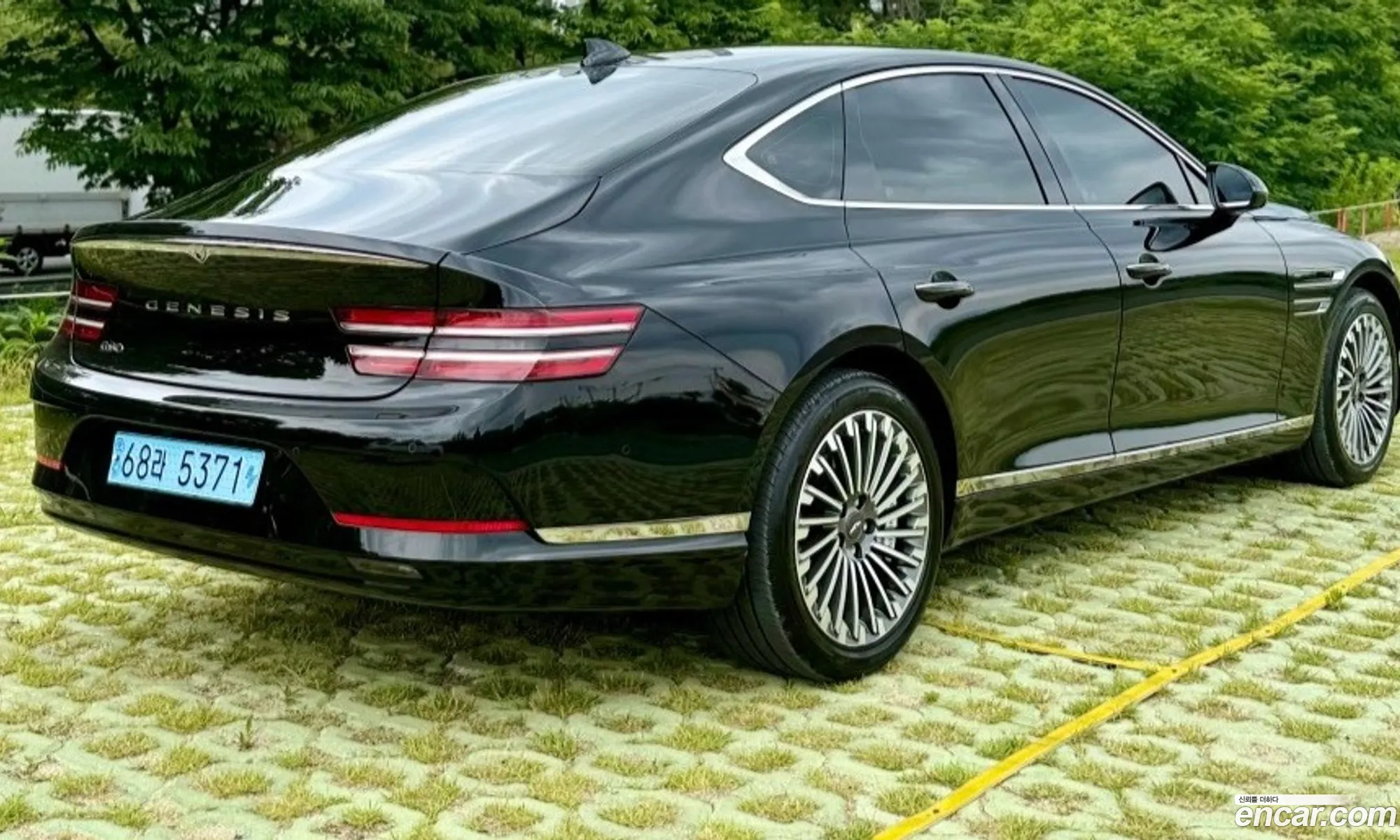 Genesis Electrified G80 2023 — 2