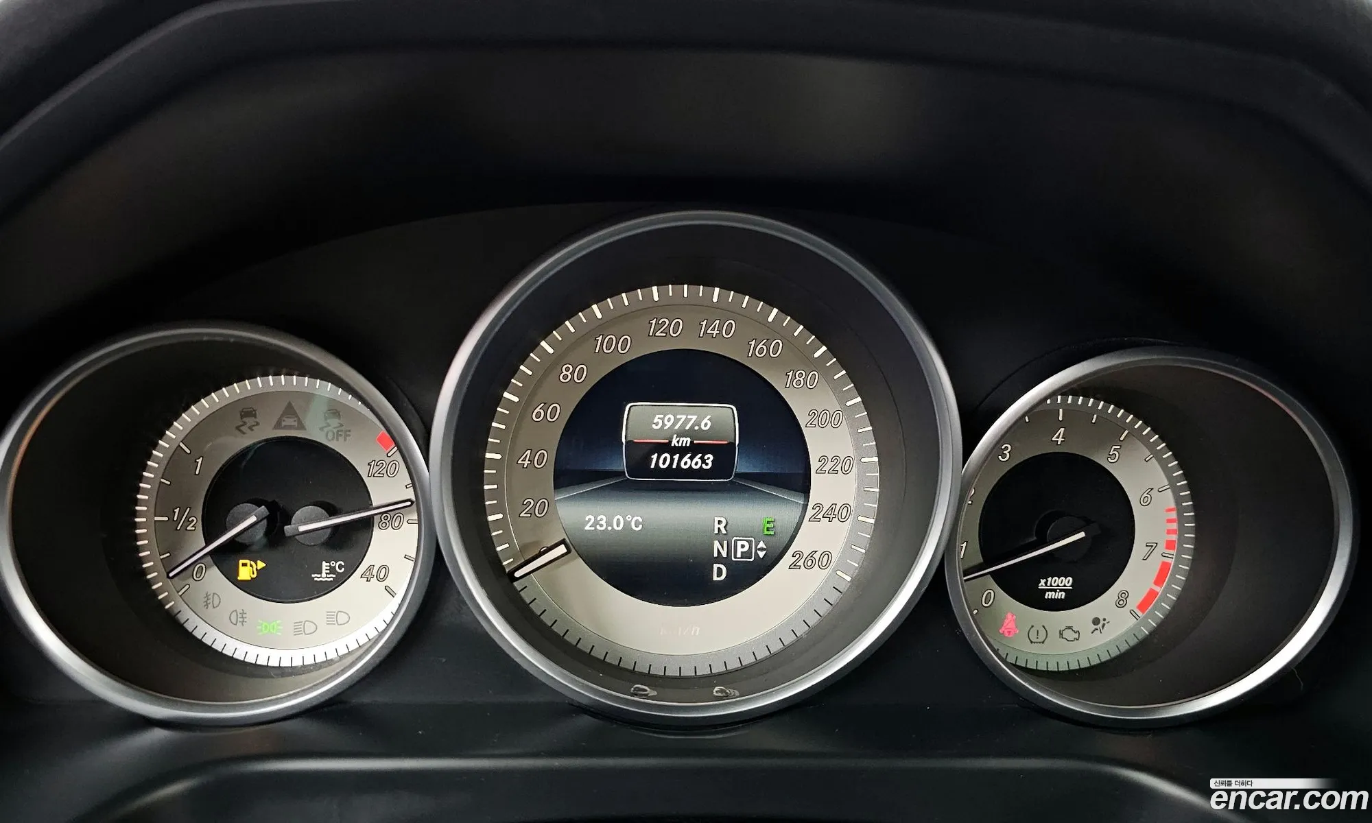 Mercedes-Benz E-Class W212 2015 — 12
