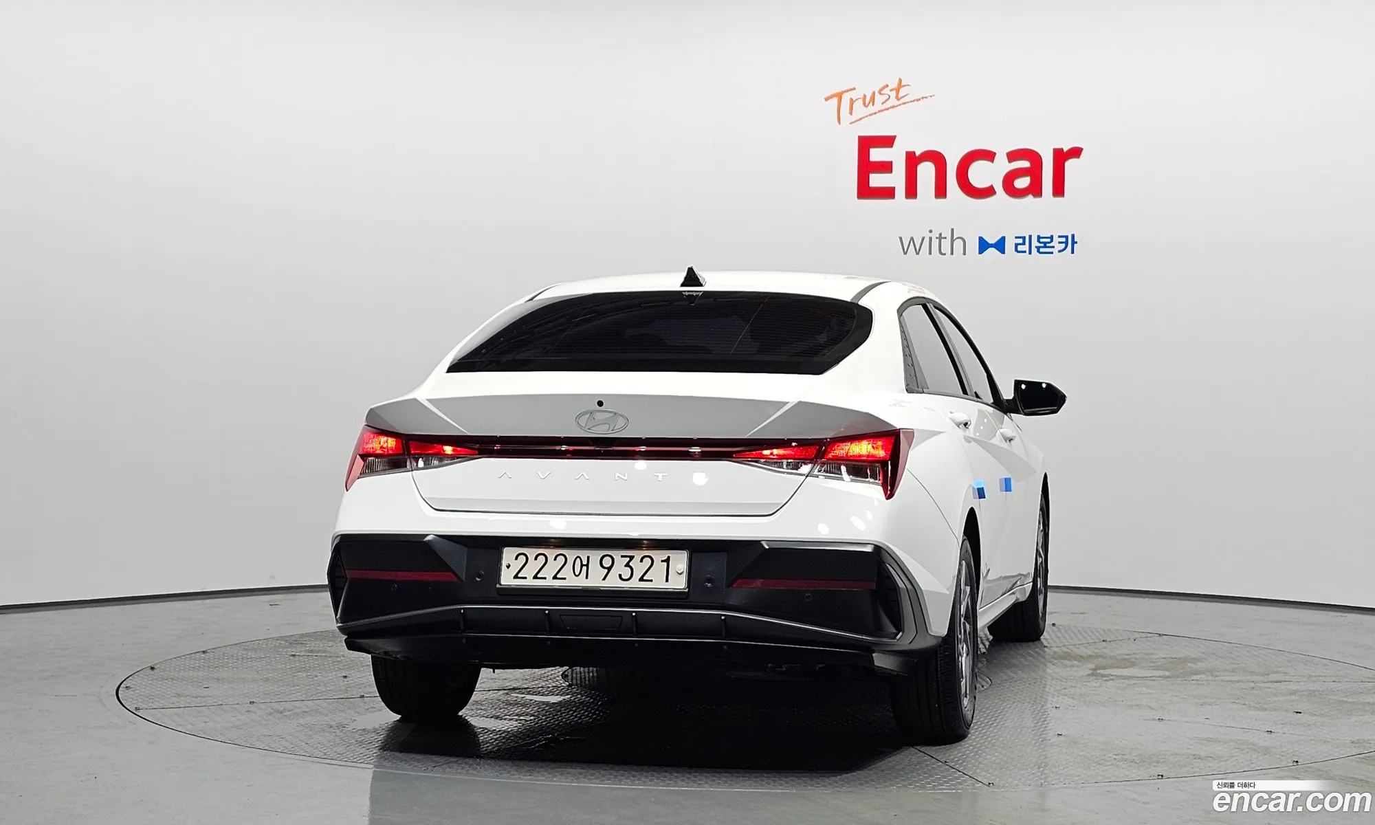 Hyundai Elantra Hybrid 2025 — 2