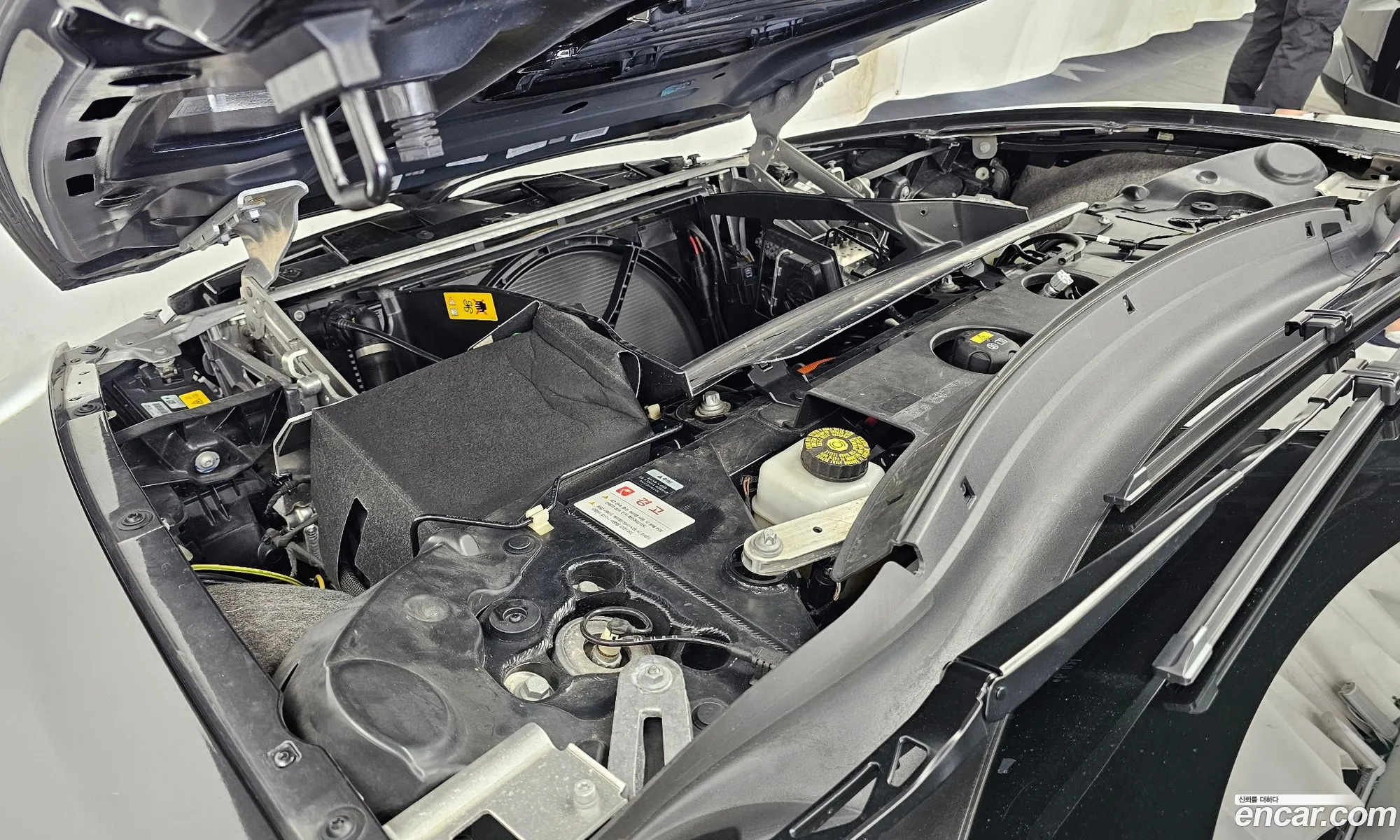 BMW i8 2019 WBY2Z6103K7E20394 — 15