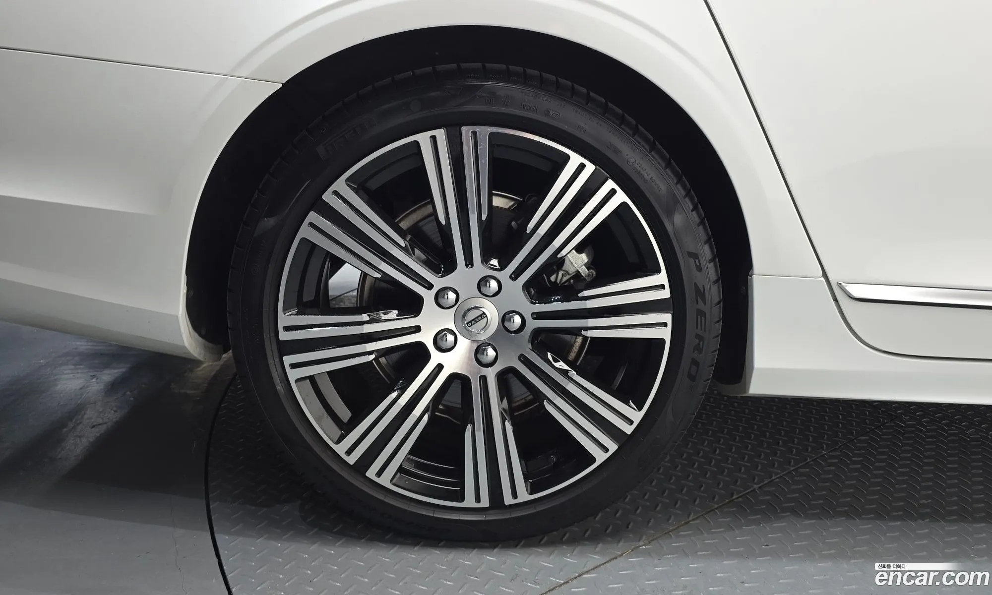 Volvo S90 2022 LVYPTH601PP330171 — 17