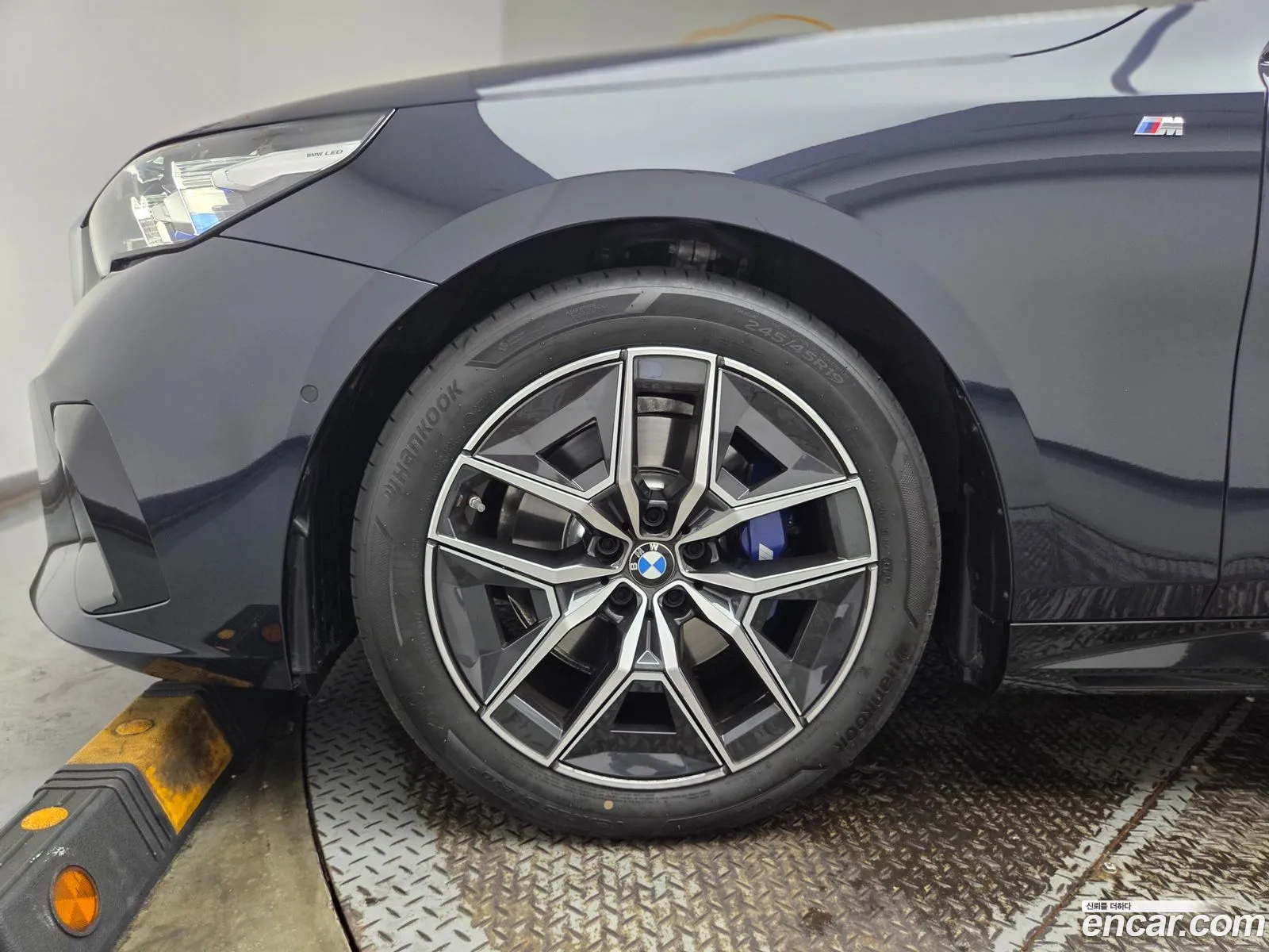 BMW 5 Series 2025 — 9