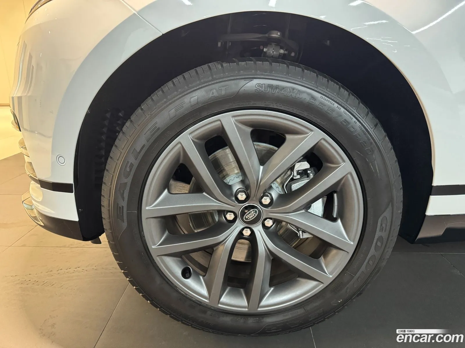 Land Rover Range Rover Velar 2026 — 12