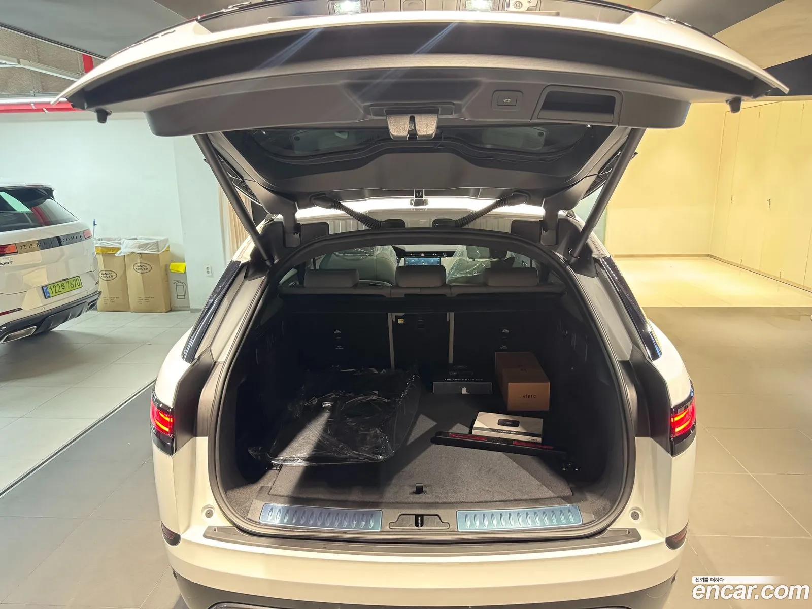 Land Rover Range Rover Velar 2026 — 8