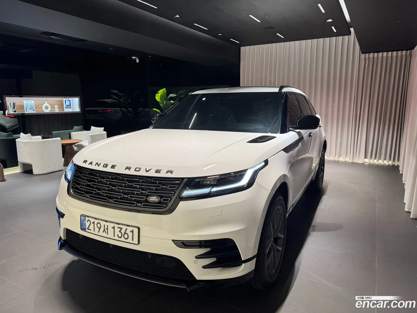 Land Rover Range Rover Velar 2026 — 18