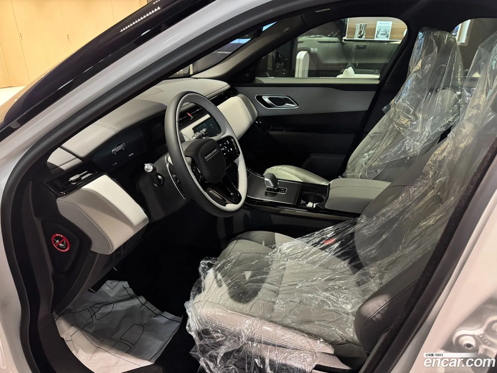Land Rover Range Rover Velar 2026 — 10