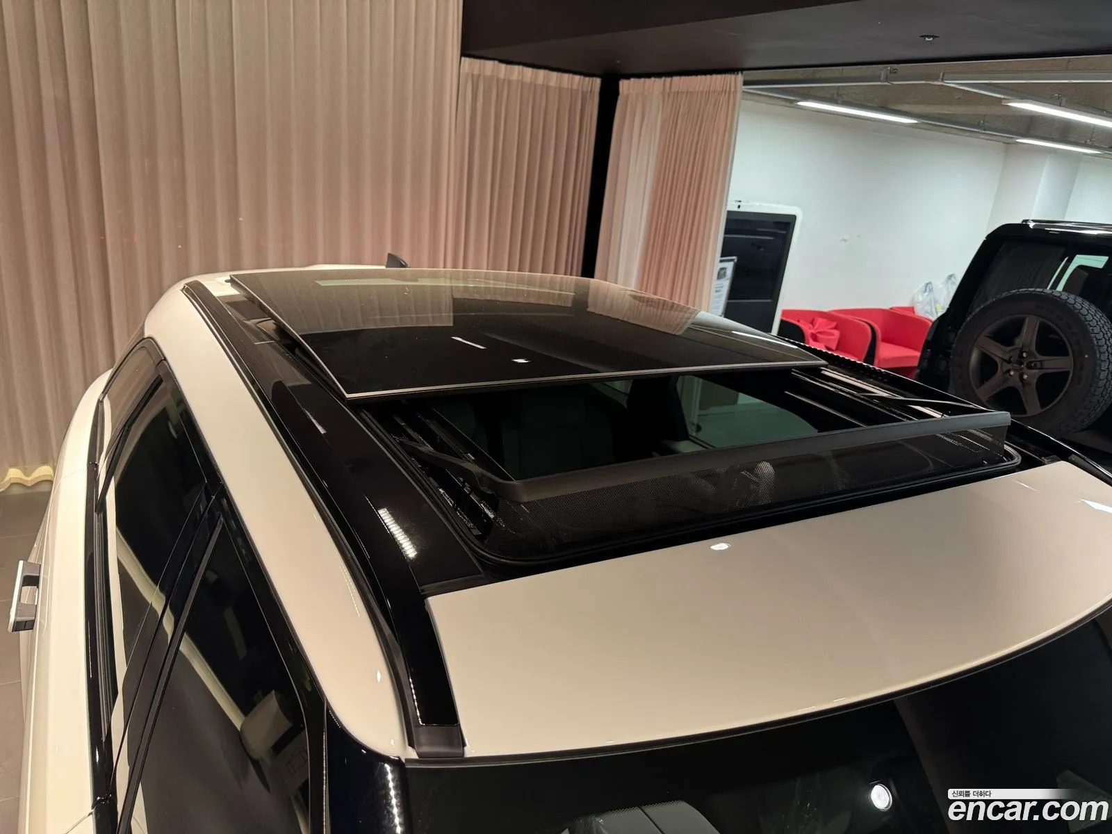 Land Rover Range Rover Velar 2026 — 15