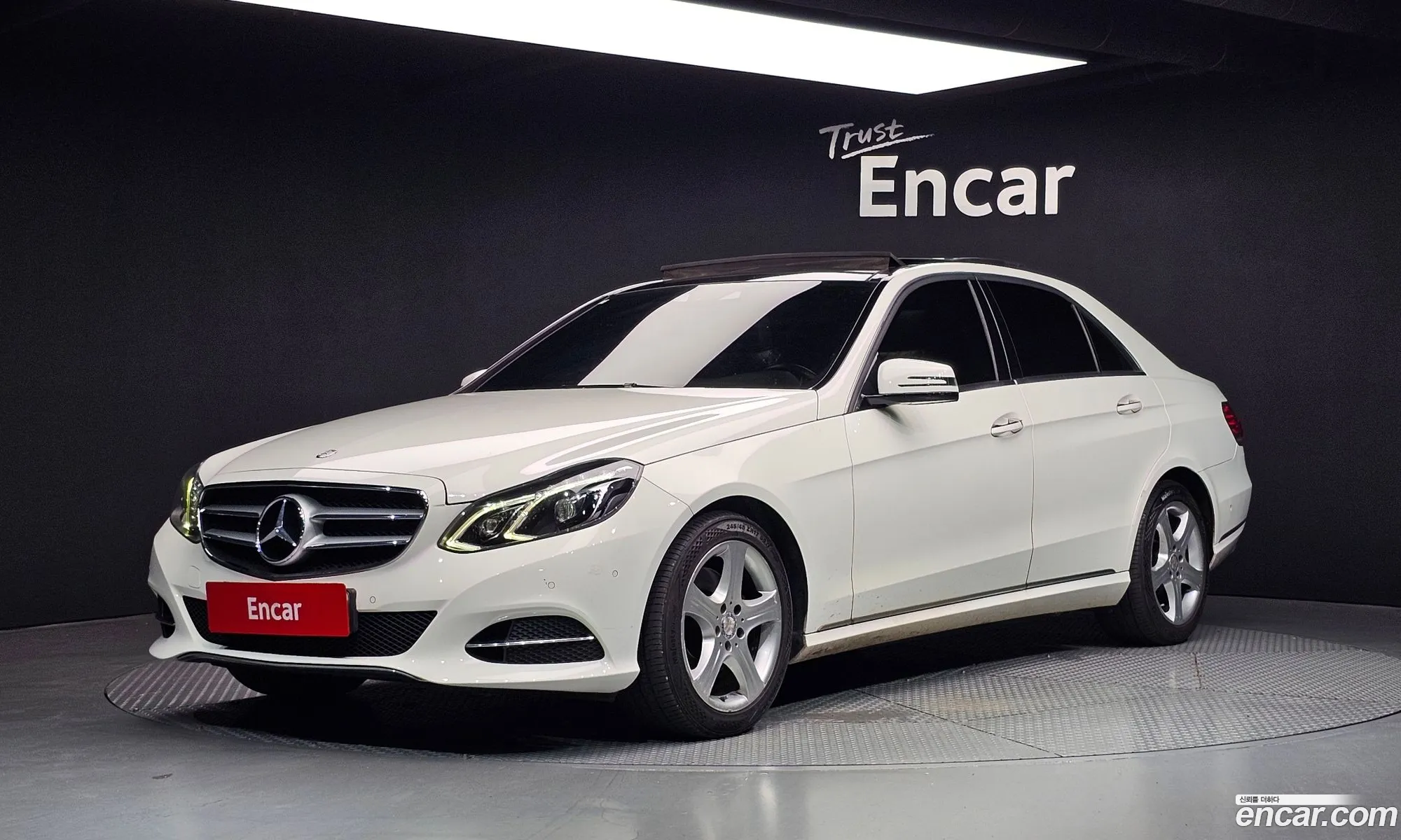 Mercedes-Benz E-Class W212 2013 WDDHF8CBXEA884839 — 17