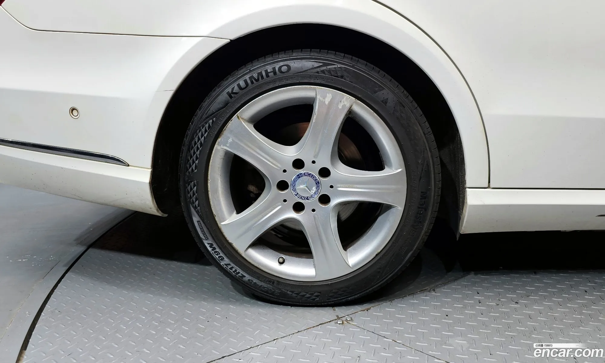 Mercedes-Benz E-Class W212 2013 WDDHF8CBXEA884839 — 15