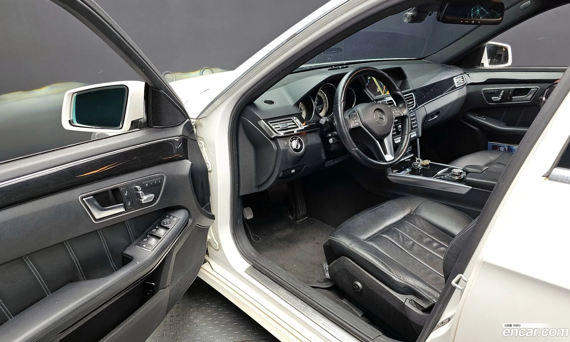 Mercedes-Benz E-Class W212 2013 WDDHF8CBXEA884839 — 4