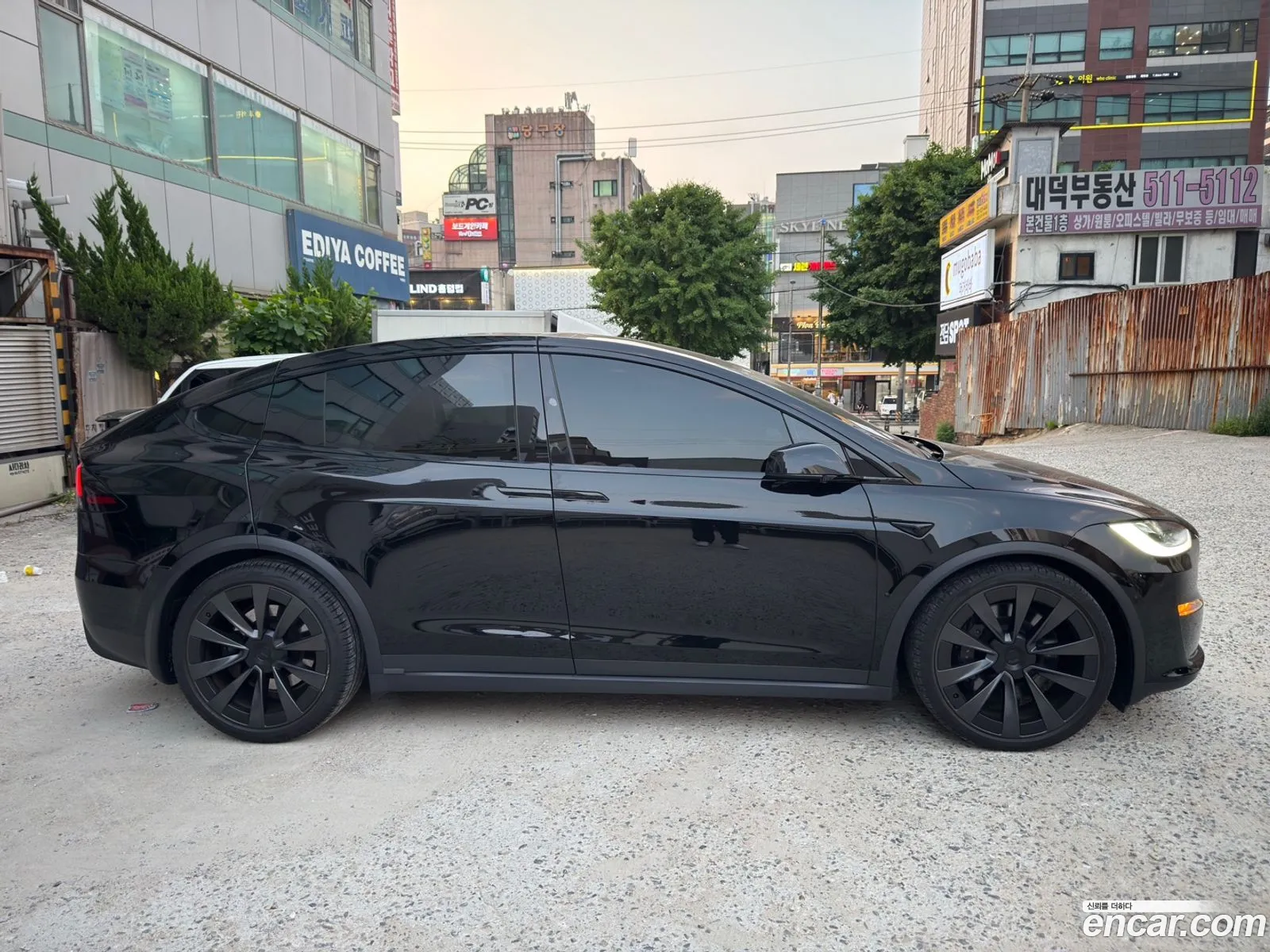 Tesla Model X 2023 — 2