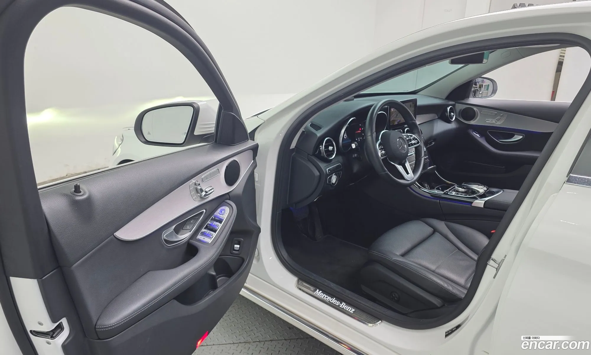 Mercedes-Benz C-Class W205 2020 — 19