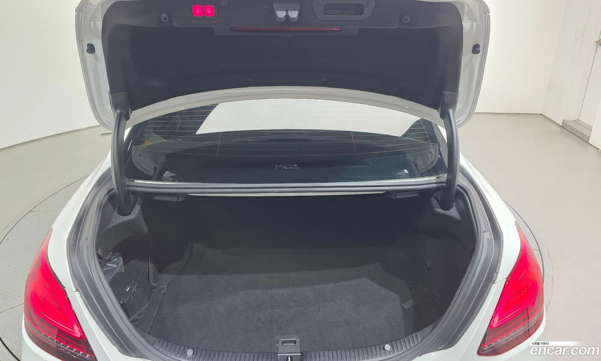 Mercedes-Benz C-Class W205 2020 — 25