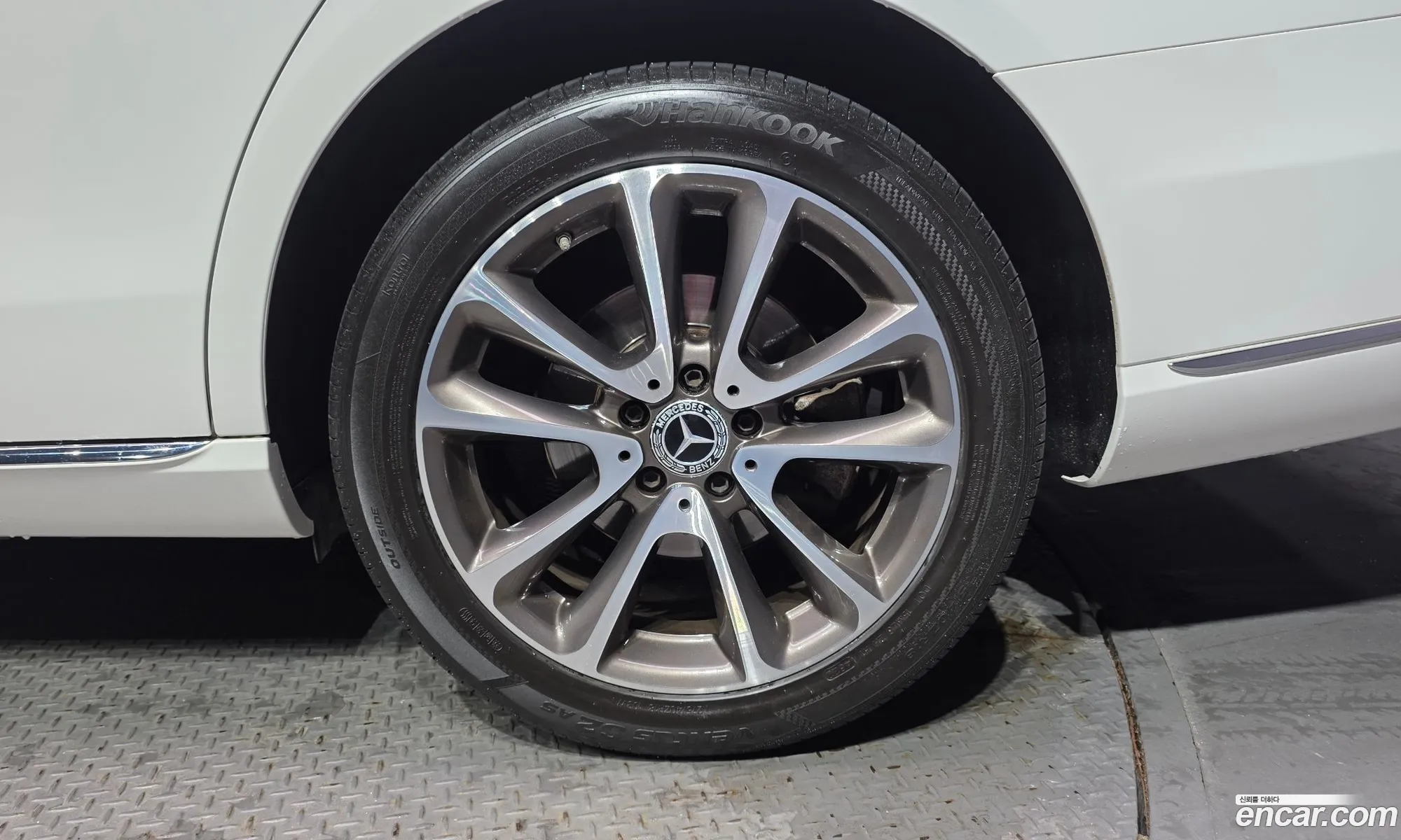 Mercedes-Benz E-Class W213 2017 — 27