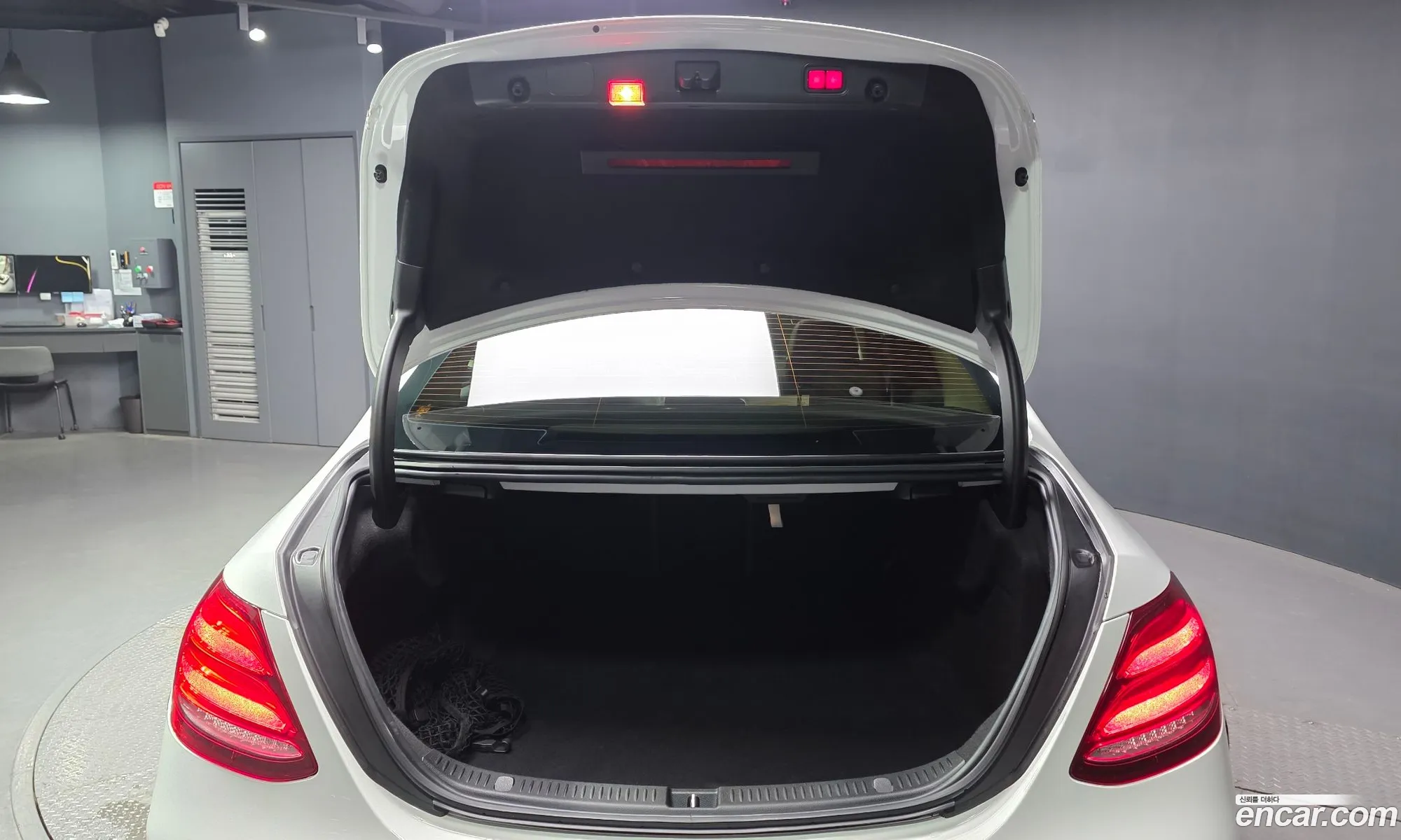 Mercedes-Benz E-Class W213 2017 — 33
