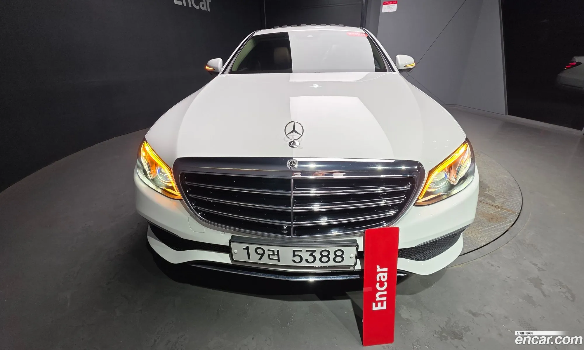 Mercedes-Benz E-Class W213 2017 — 31