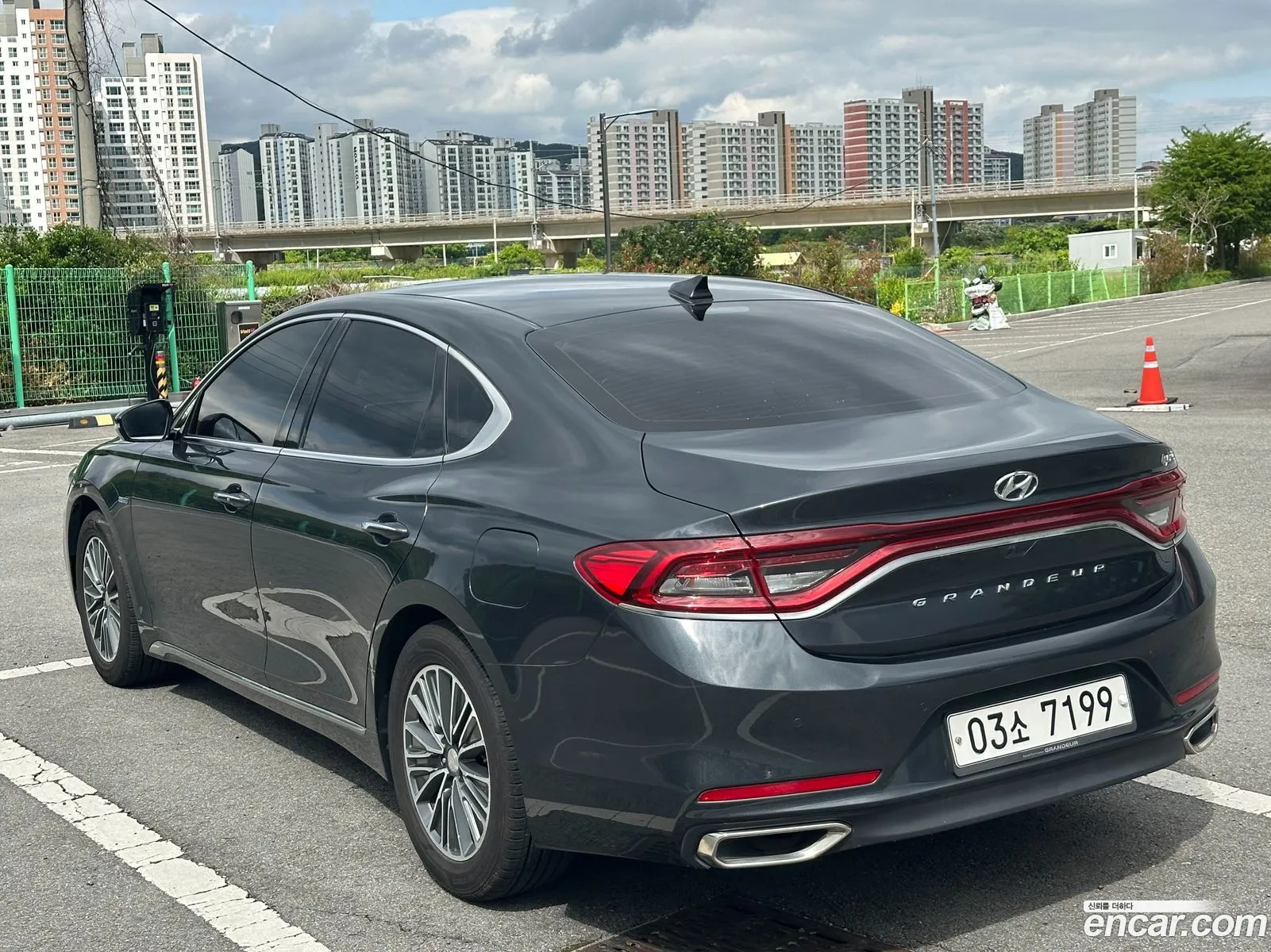 Hyundai Grandeur IG Hybrid 2017 — 3