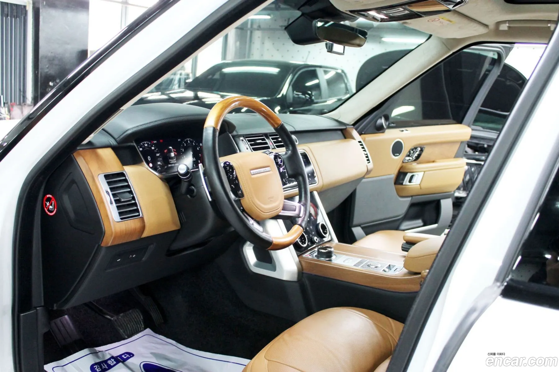 Land Rover Range Rover 2020 — 16