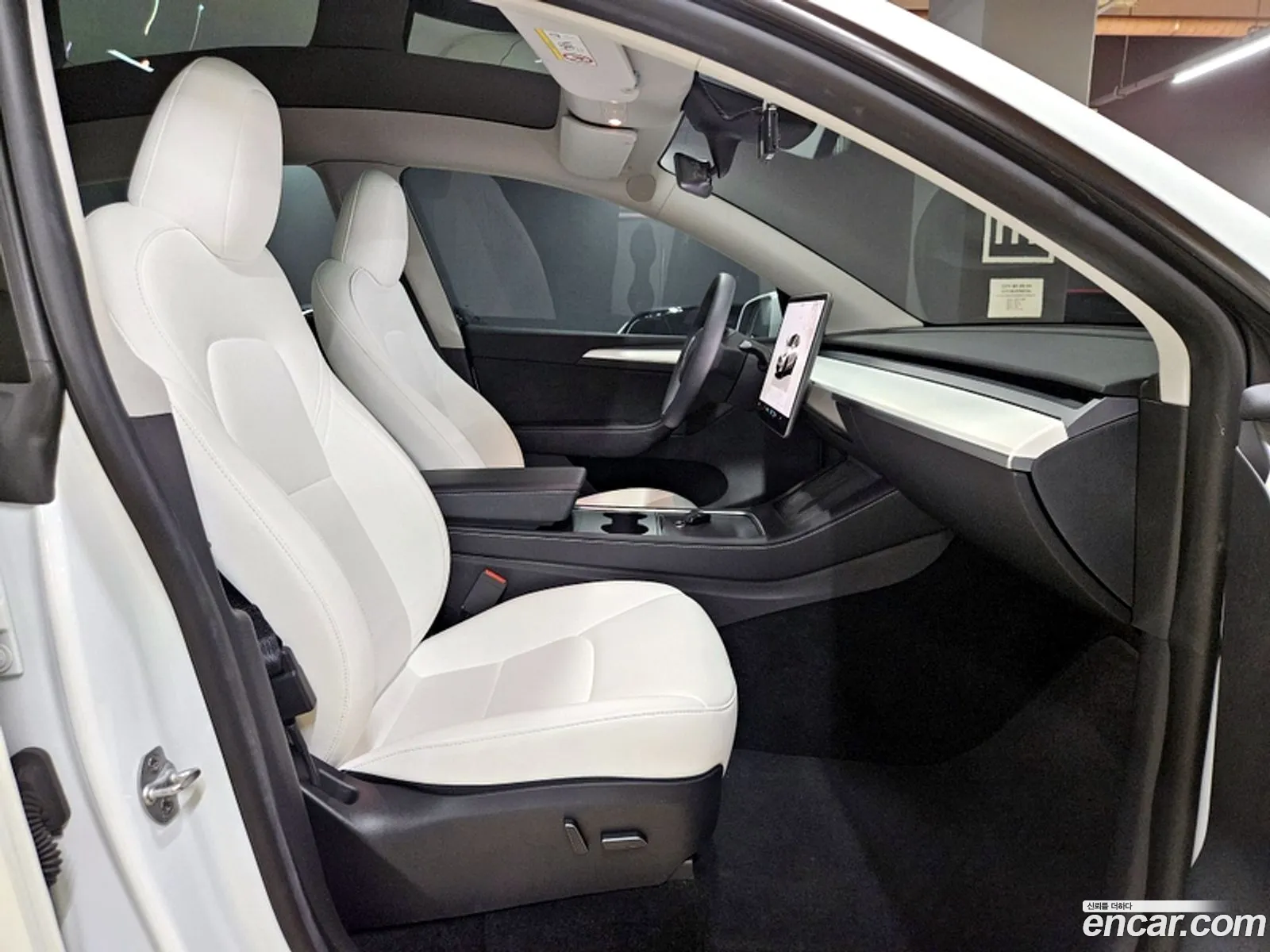 Tesla Model Y 2023 — 3