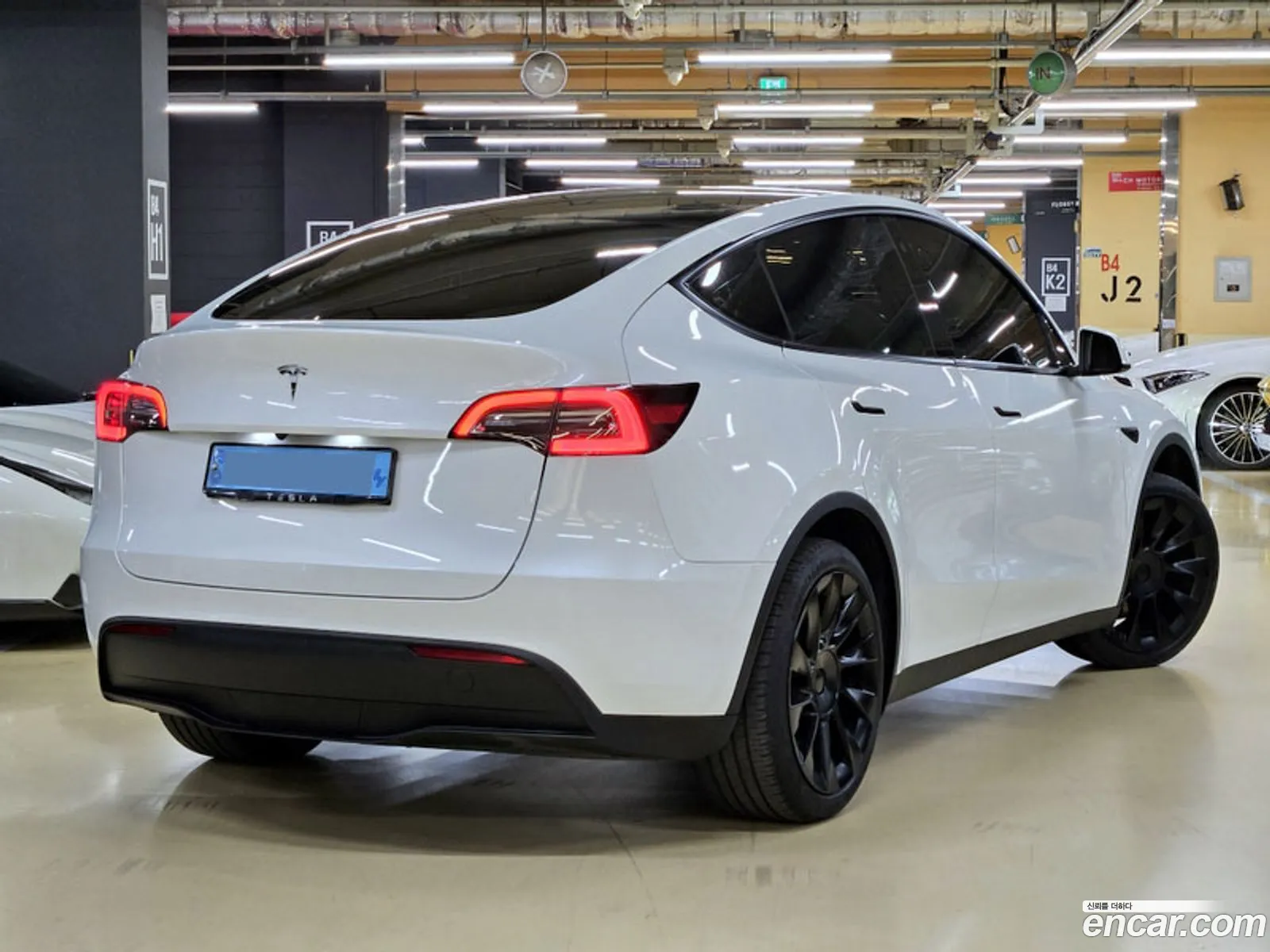 Tesla Model Y 2023 — 19