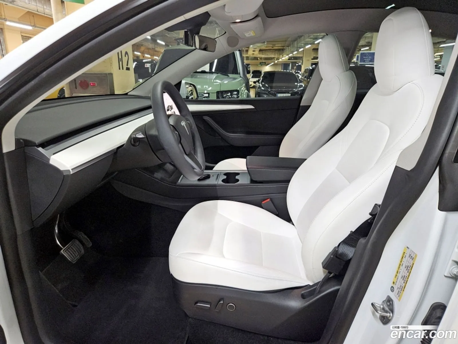 Tesla Model Y 2023 — 18