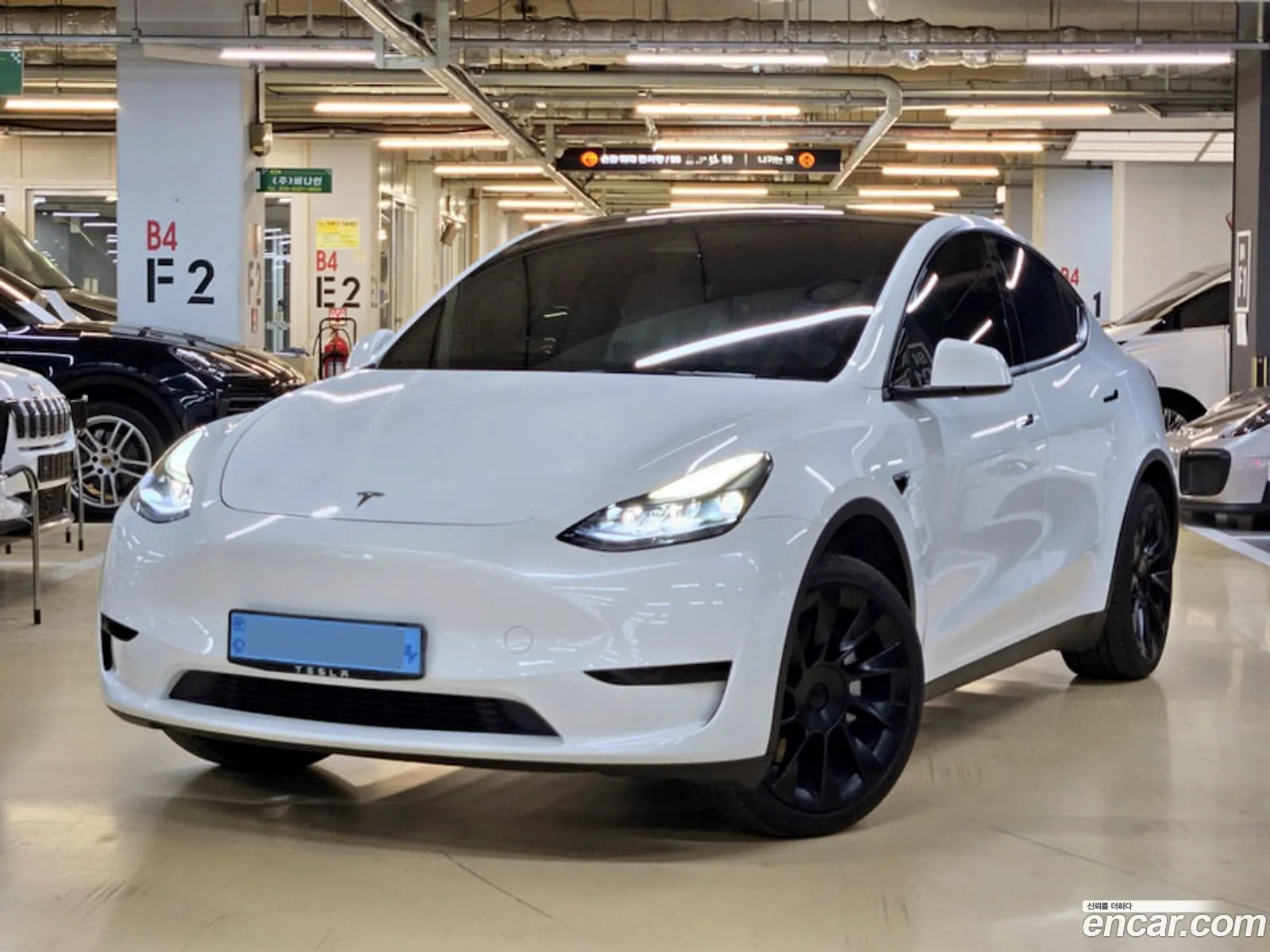 Tesla Model Y 2023 — 10