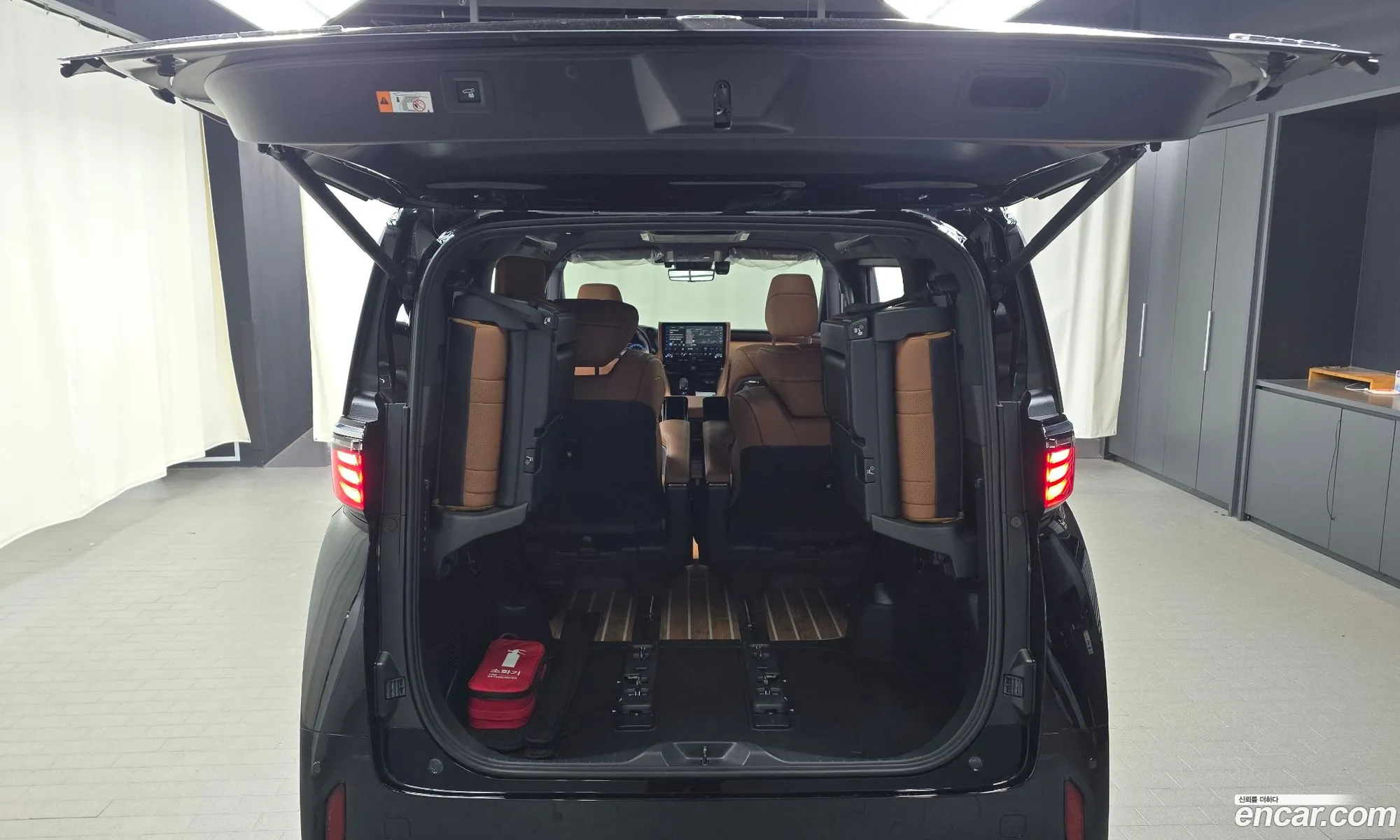 Toyota Alphard 2025 — 4