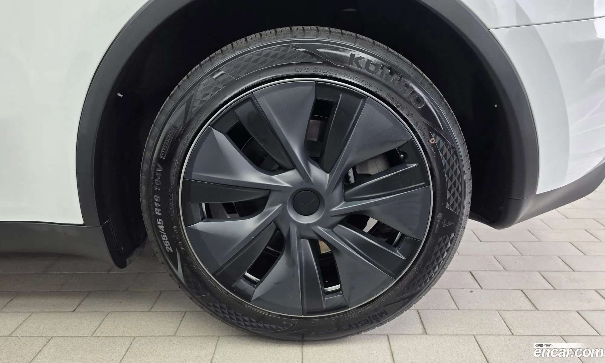 Tesla Model Y 2024 LRWYGCFSXRC552672 — 31