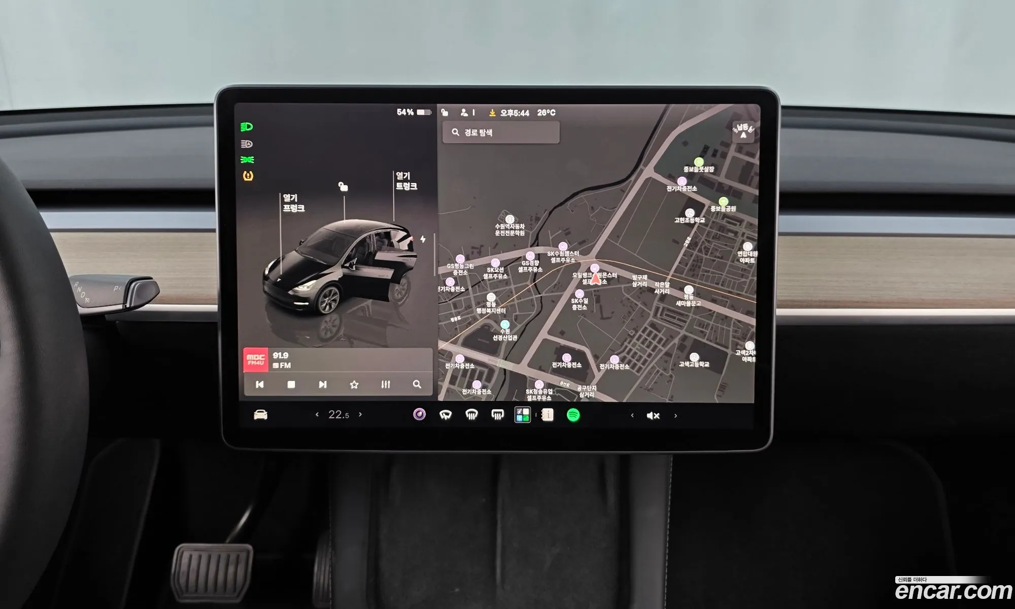Tesla Model Y 2024 LRWYGCFSXRC552672 — 25