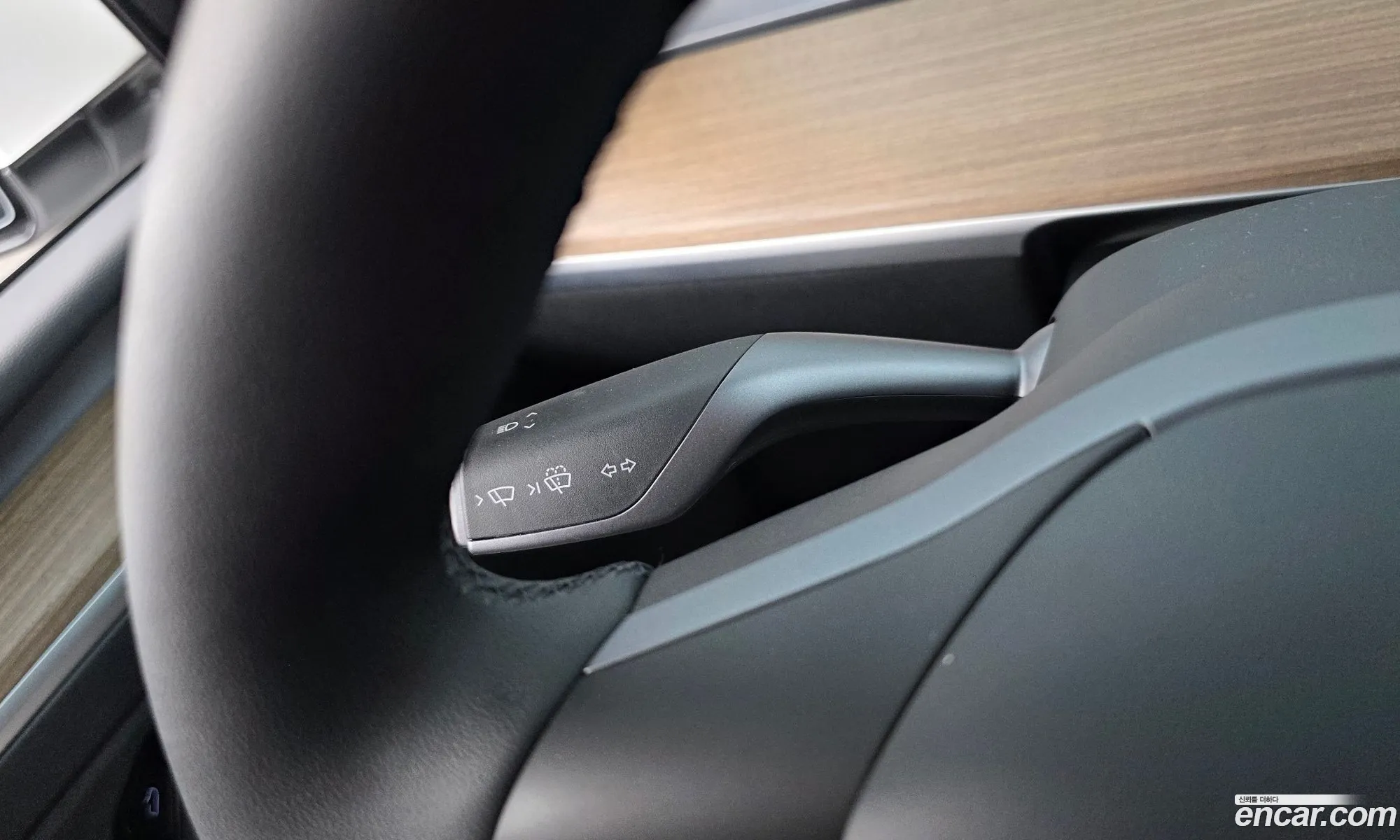 Tesla Model Y 2024 LRWYGCFSXRC552672 — 3