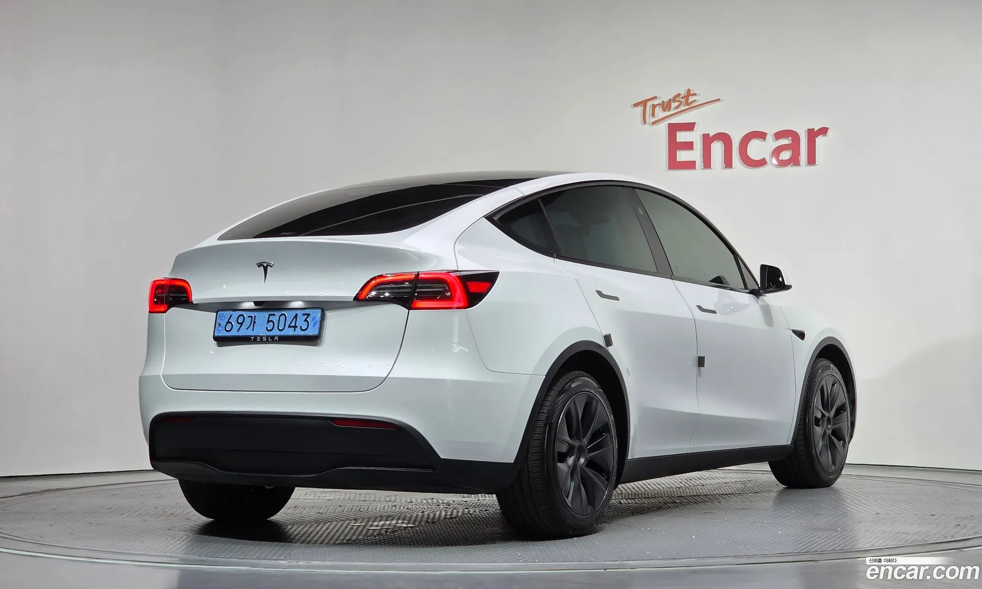 Tesla Model Y 2024 LRWYGCFSXRC552672 — 8