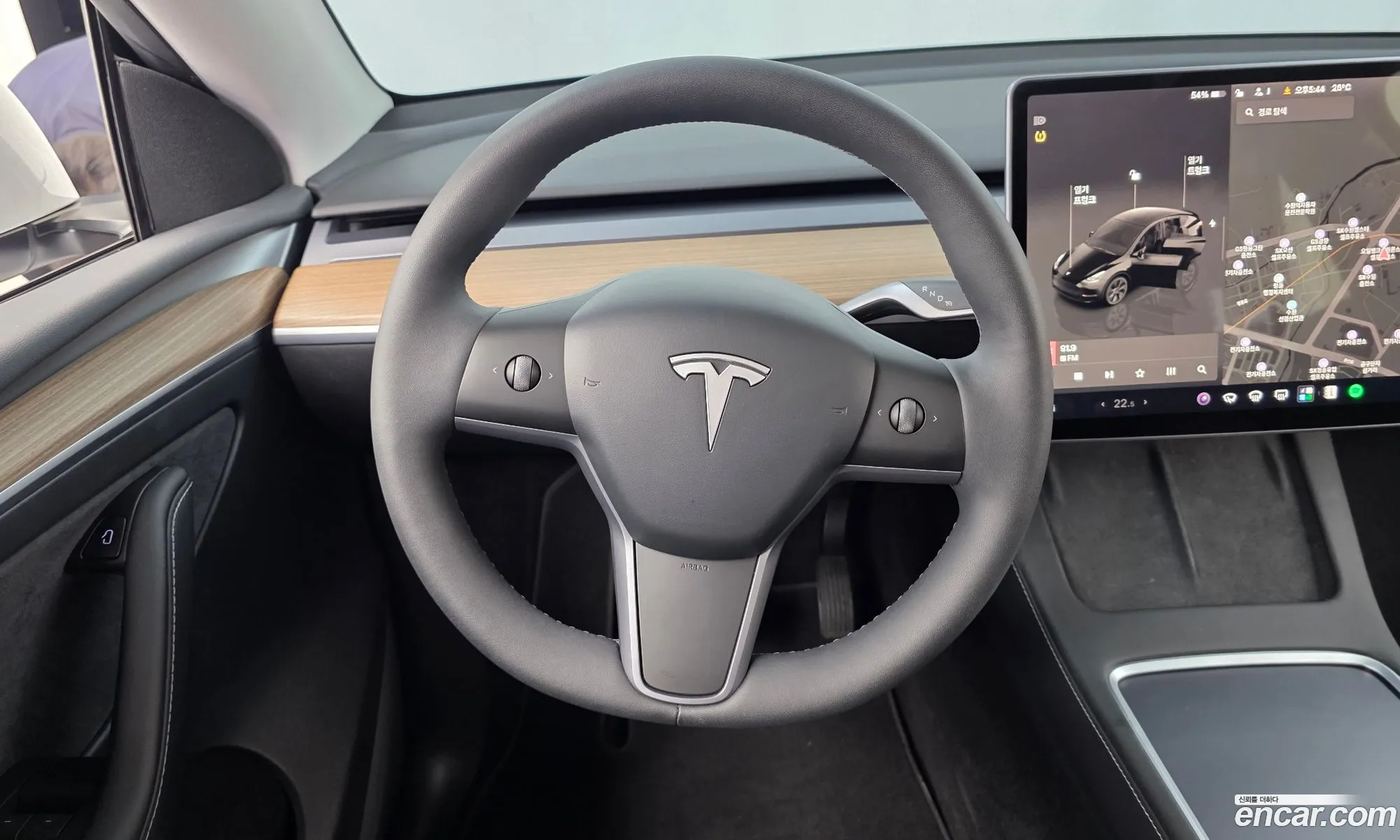 Tesla Model Y 2024 LRWYGCFSXRC552672 — 30
