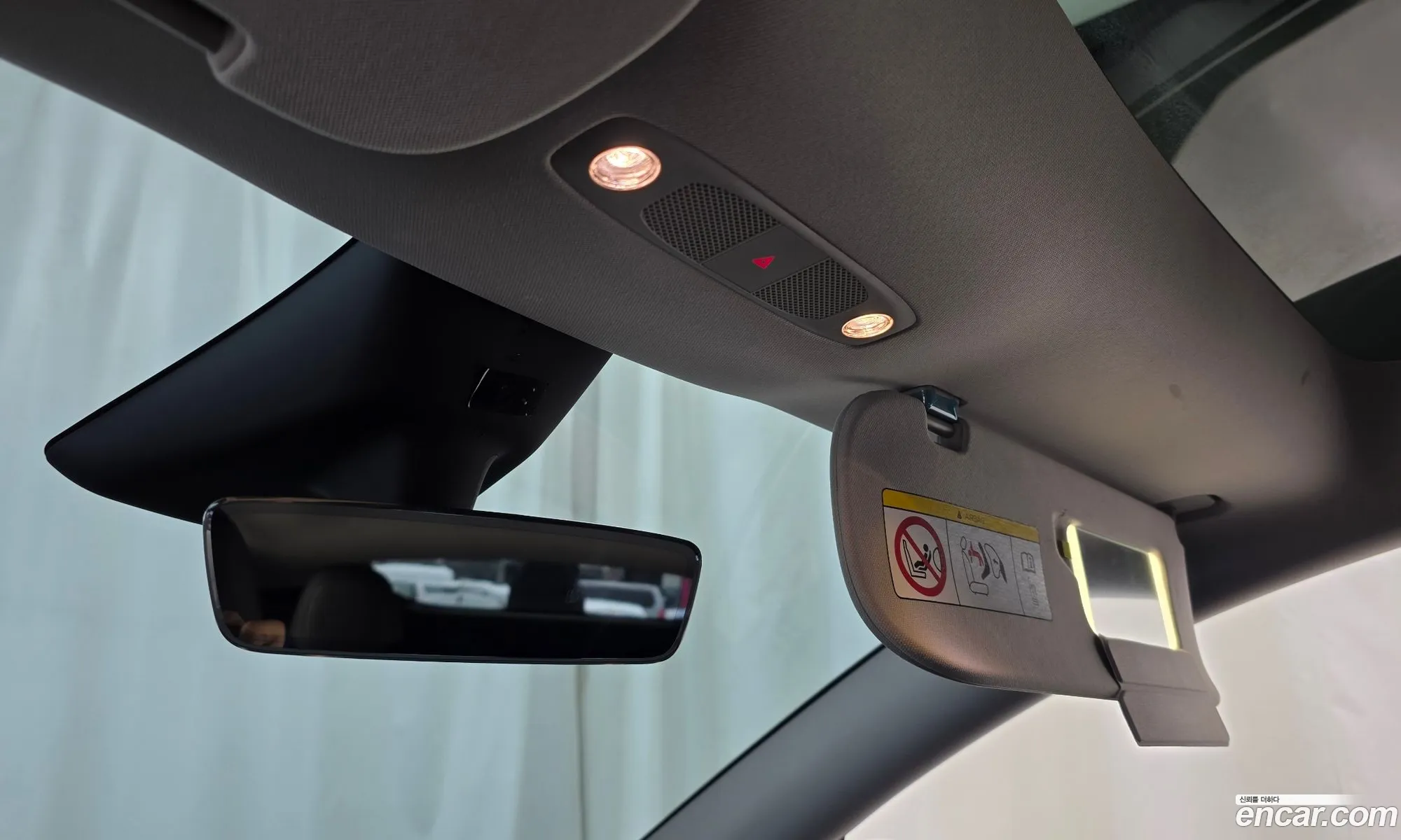 Tesla Model Y 2024 LRWYGCFSXRC552672 — 2