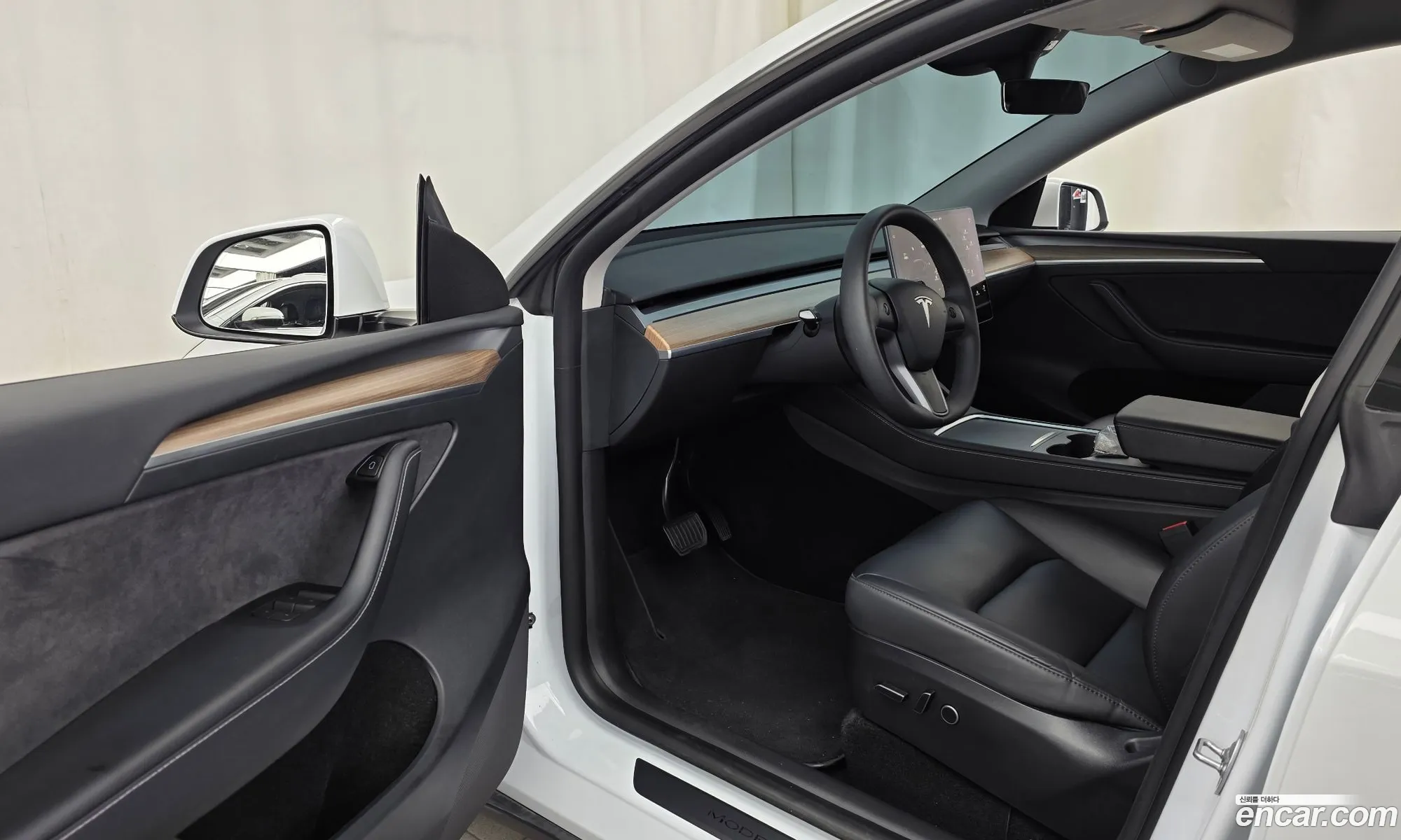 Tesla Model Y 2024 LRWYGCFSXRC552672 — 29