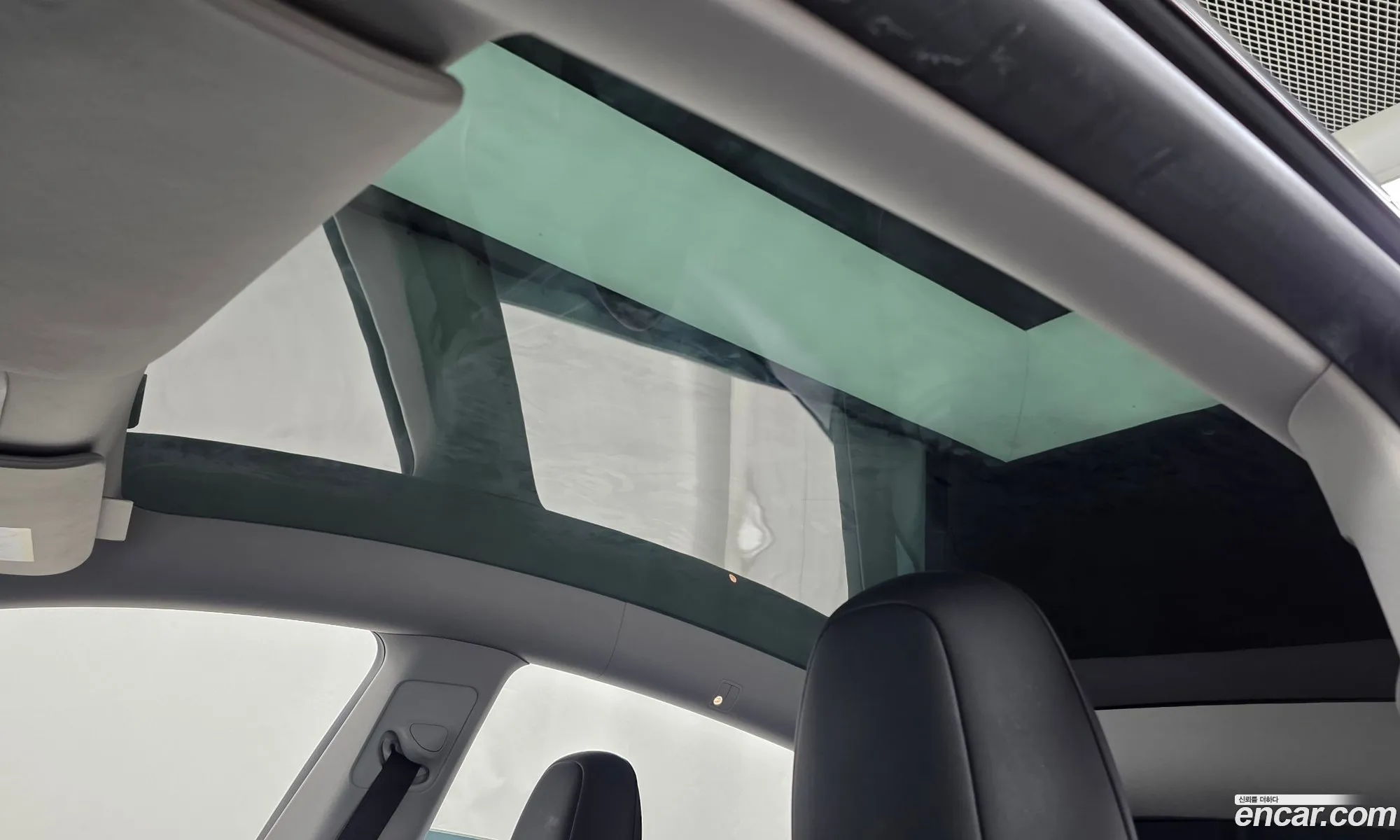 Tesla Model Y 2024 LRWYGCFSXRC552672 — 9