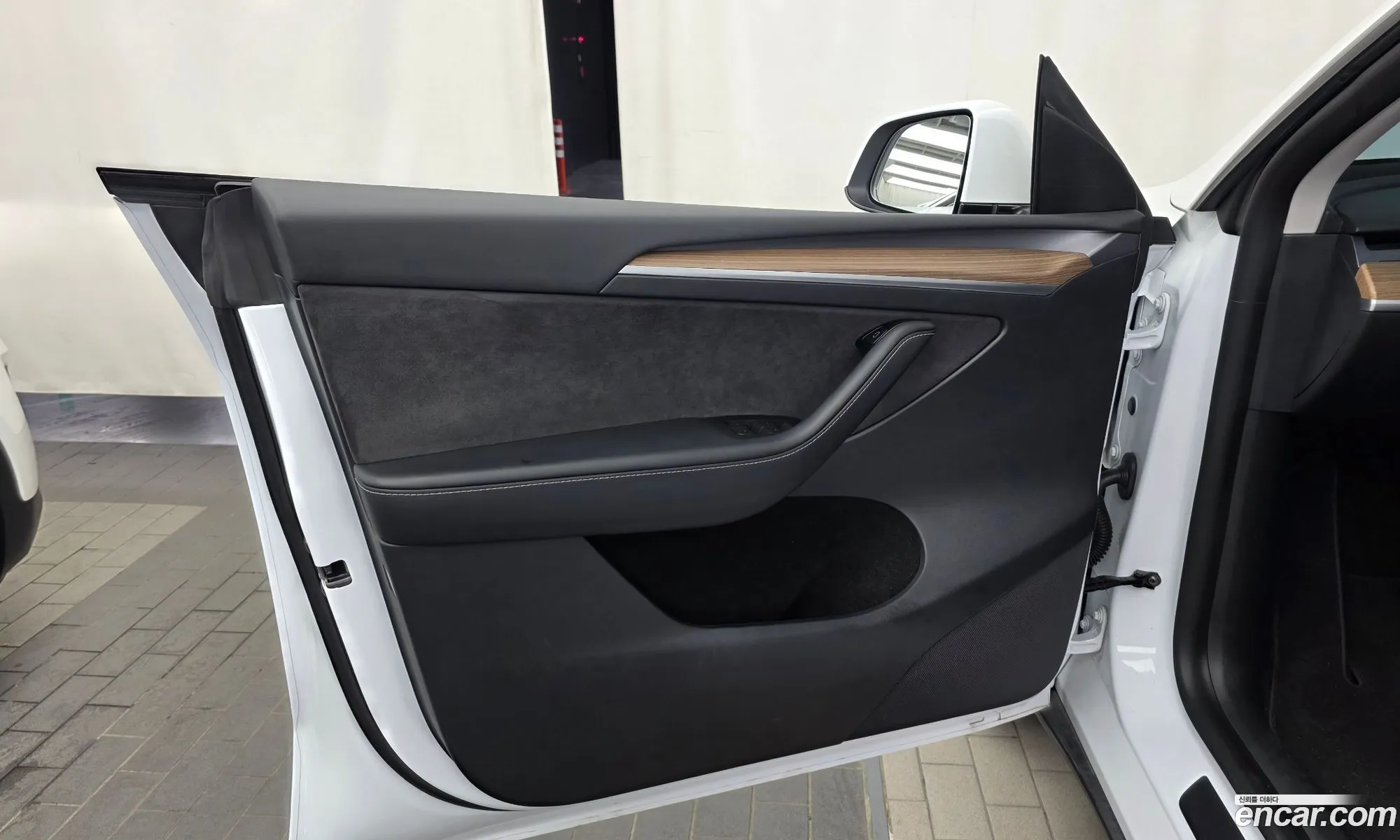 Tesla Model Y 2024 LRWYGCFSXRC552672 — 19
