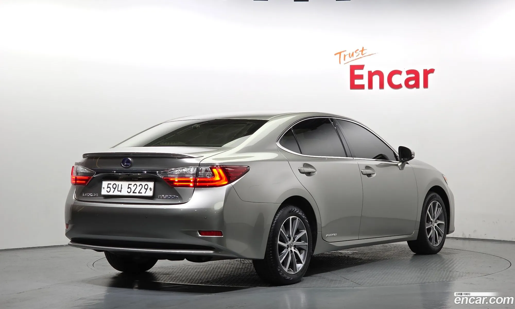 Lexus ES300h 2018 JTHBW1GG4J2180507 — 19