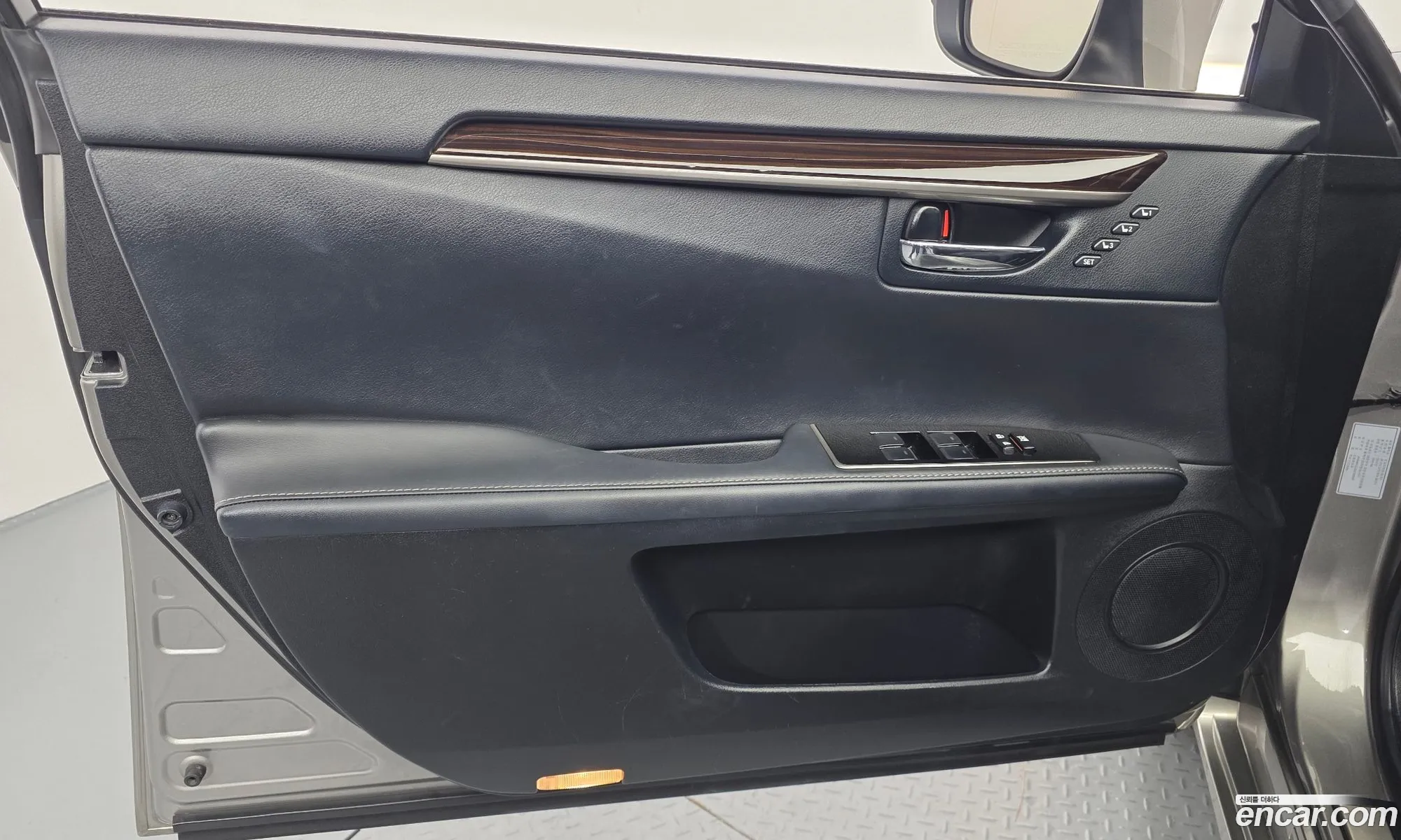 Lexus ES300h 2018 JTHBW1GG4J2180507 — 25