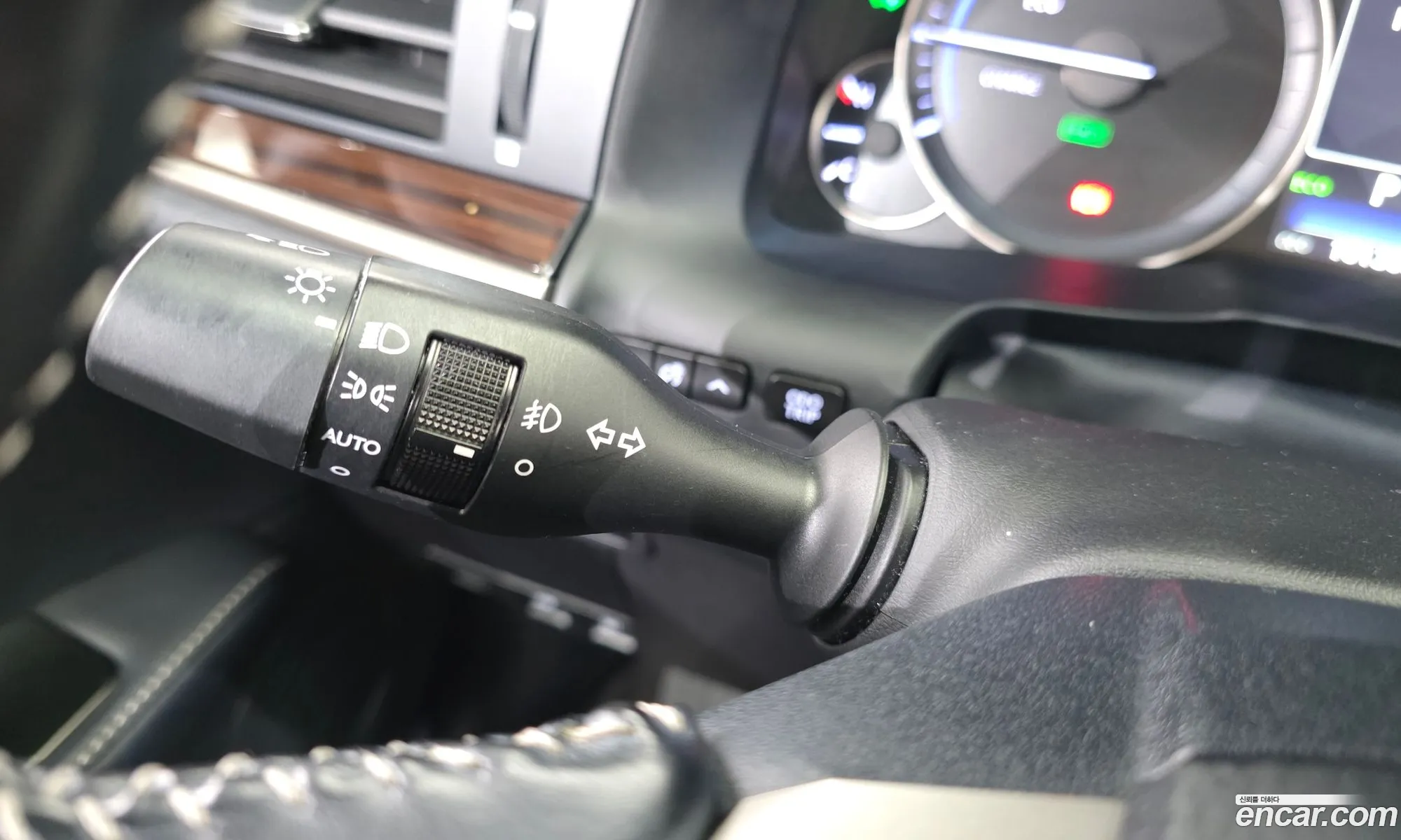 Lexus ES300h 2018 JTHBW1GG4J2180507 — 5