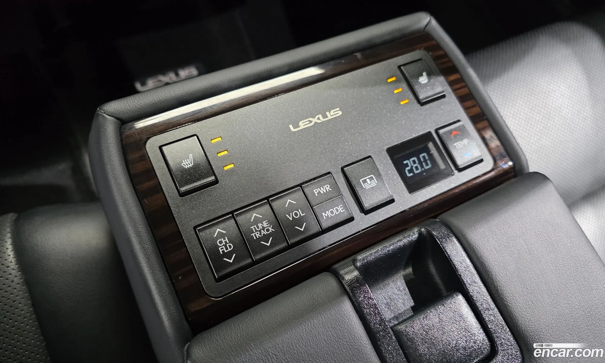 Lexus ES300h 2018 JTHBW1GG4J2180507 — 18