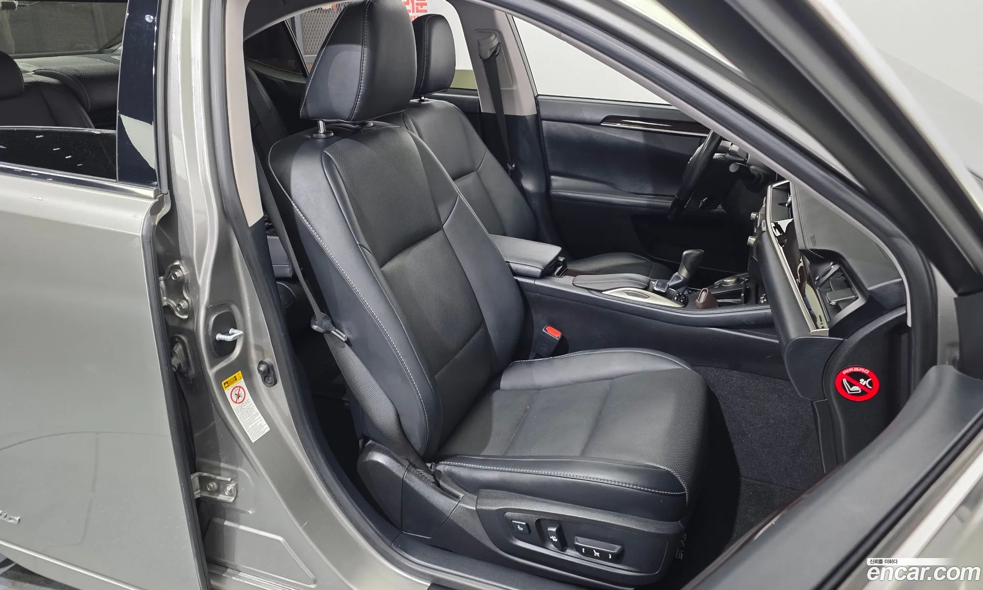Lexus ES300h 2018 JTHBW1GG4J2180507 — 2
