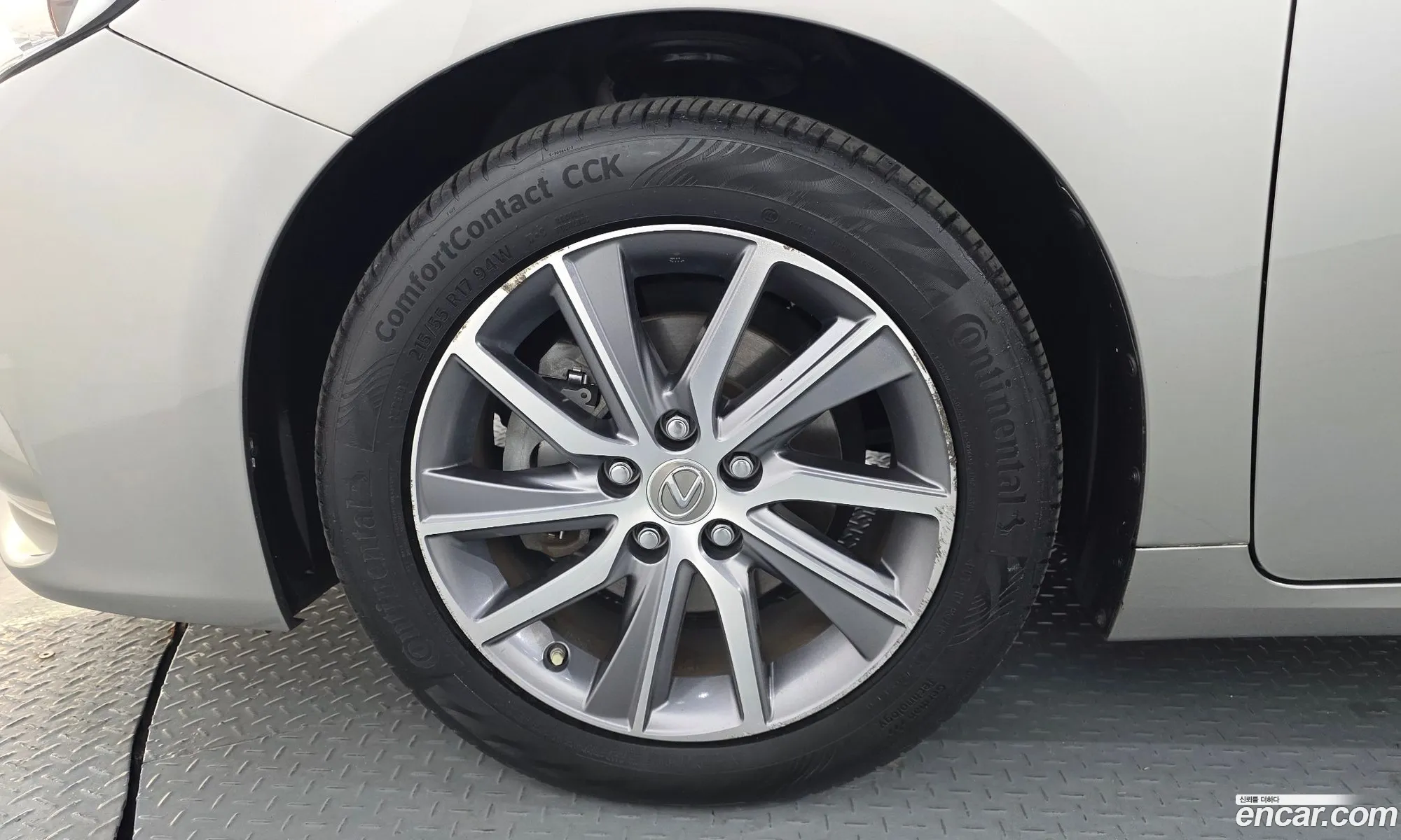 Lexus ES300h 2018 JTHBW1GG4J2180507 — 16